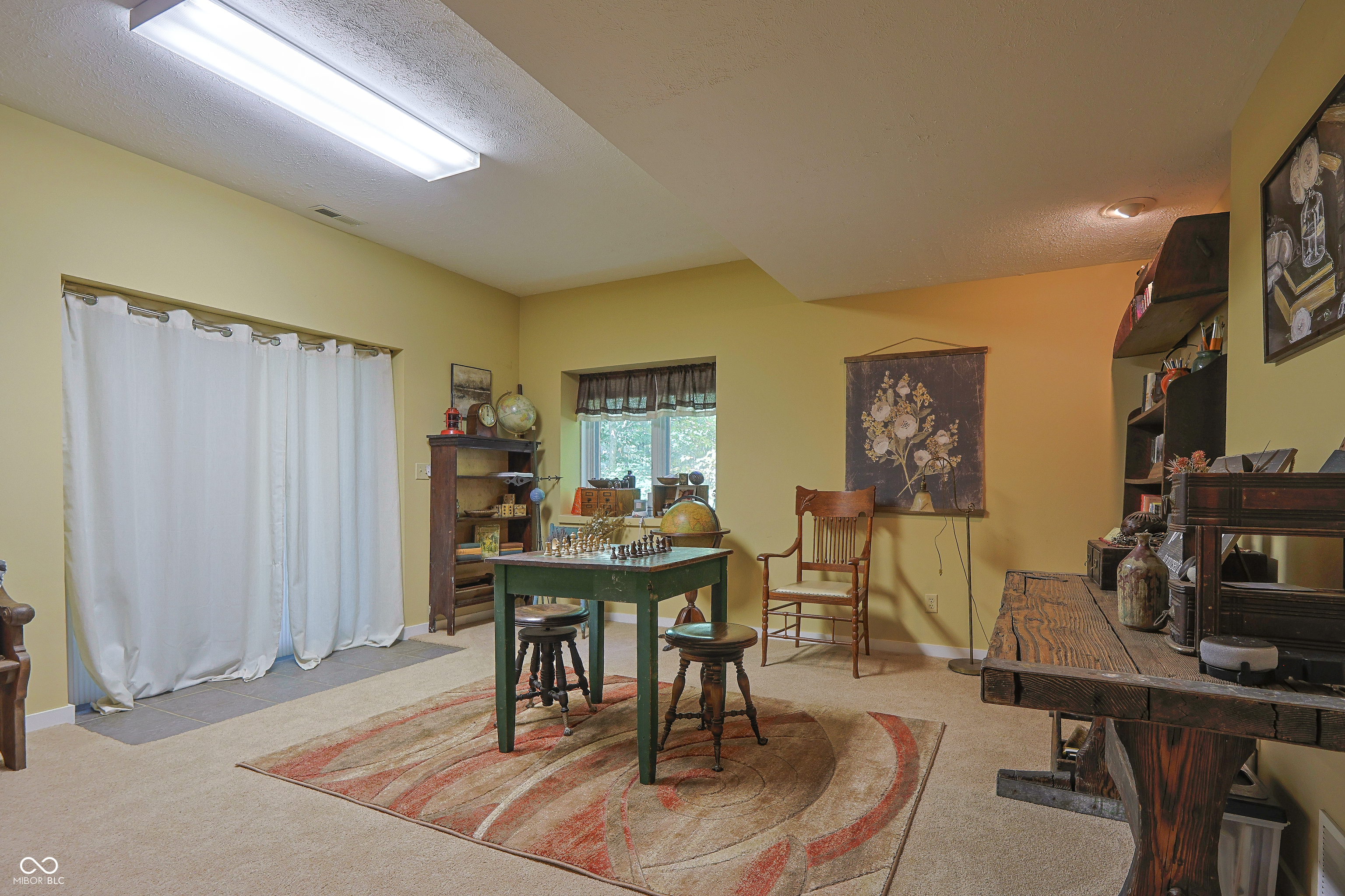 Custom red oak timber-frame home with Lake Monroe views, located in Sa – image 9