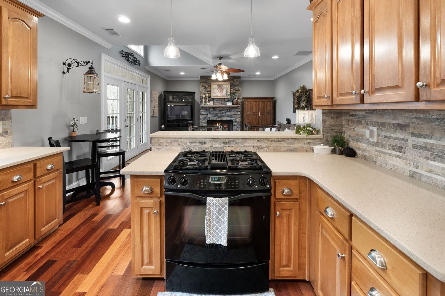 No HOA or restrictions! Full basement w/in-law suite! All Brick! Come – image 14