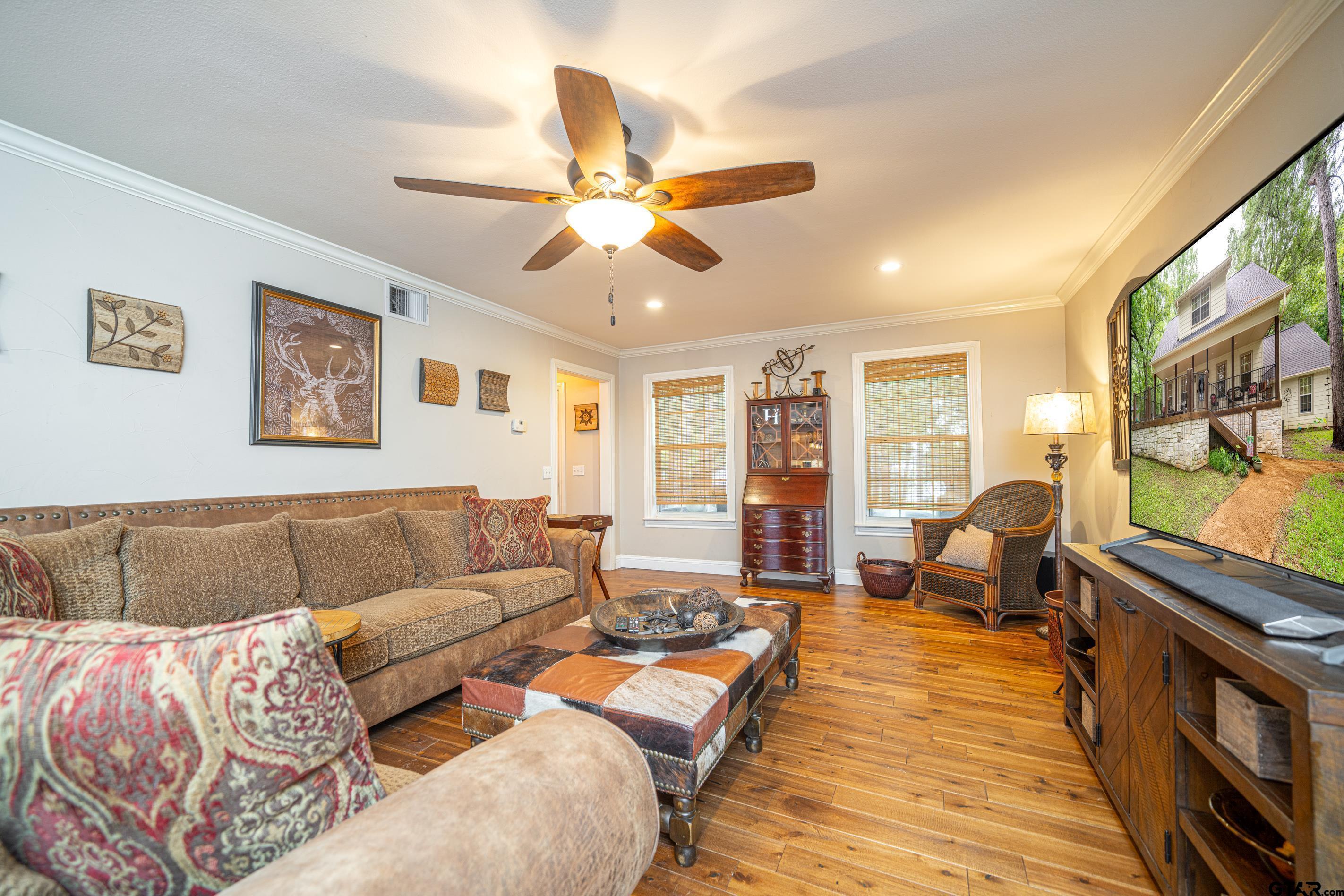 Located in the sought-after Tall Tree subdivision just across the stre – image 5