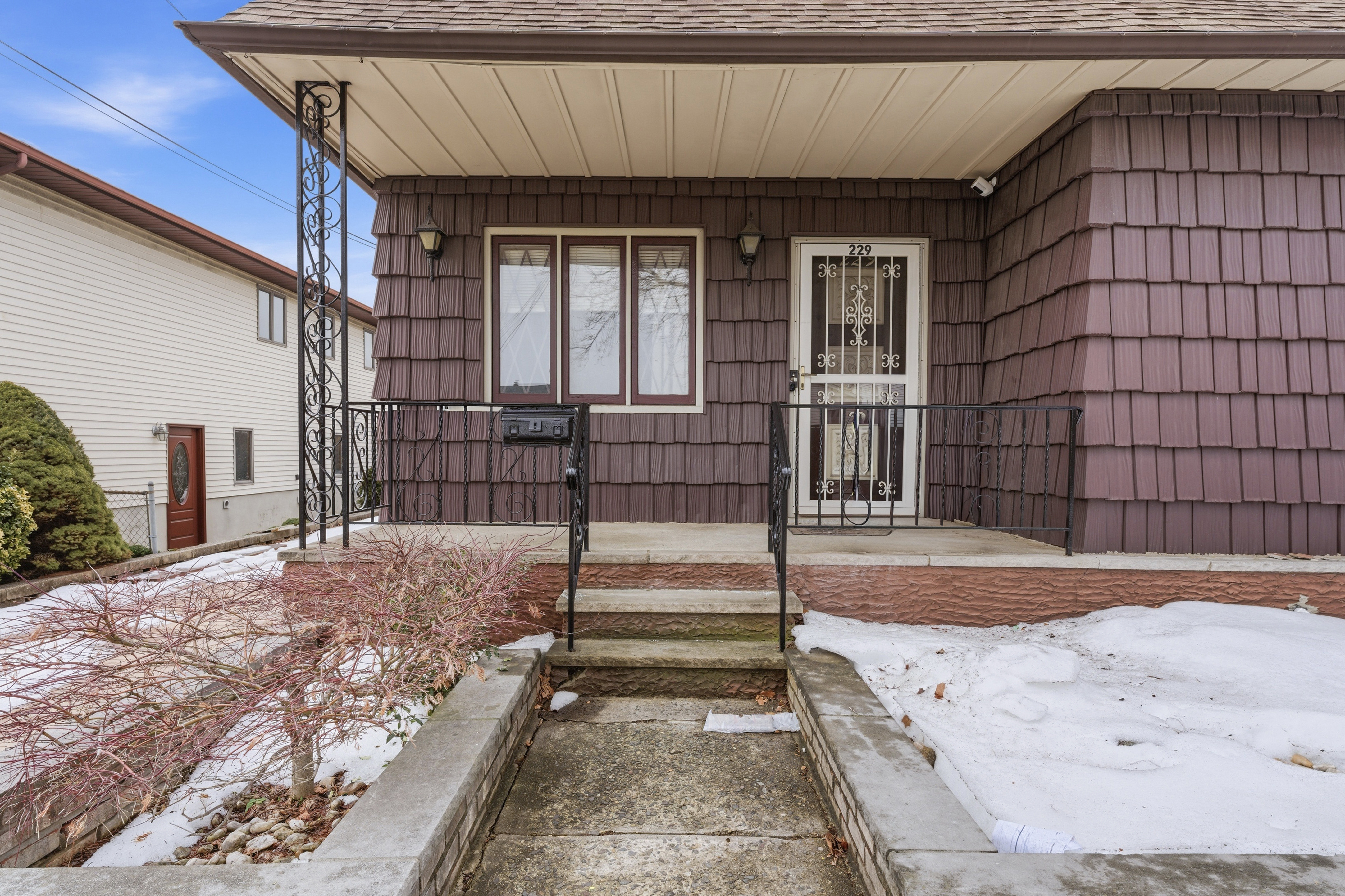 229 229 Centre Avenue, Secaucus, New Jersey, 07094, USA, 4 Bedrooms Bedrooms, ,2 BathroomsBathrooms,Residential,For Sale,229 Centre Avenue,26004821