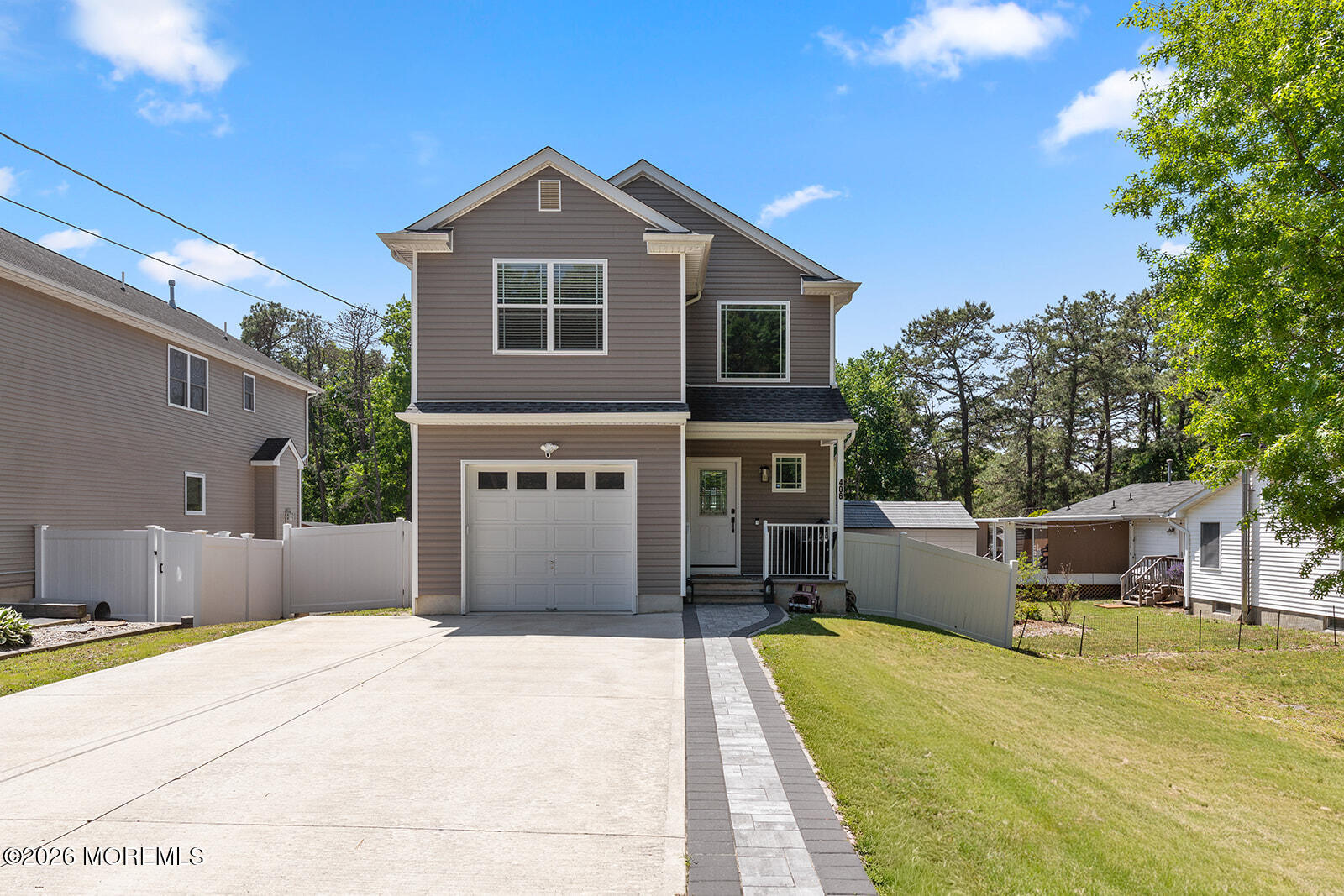 Beautifully maintained 3-bedroom, 2.5-bath home featuring an open-conc – image 2
