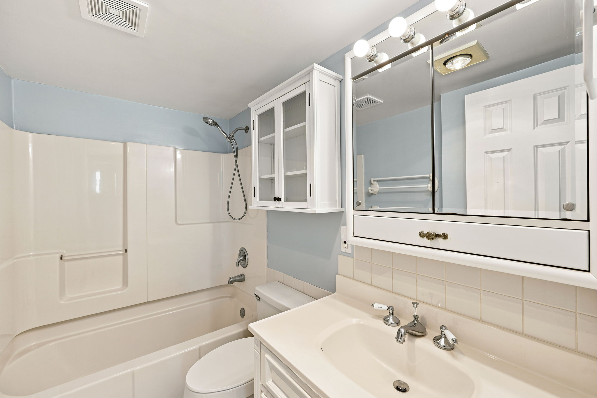 4004 4004 Atlantic Ave Unit 309, Virginia Beach, Virginia, 23451, USA, 2 Bedrooms Bedrooms, ,2 BathroomsBathrooms,Residential,For Sale,4004 Atlantic Ave Unit 309,10633444