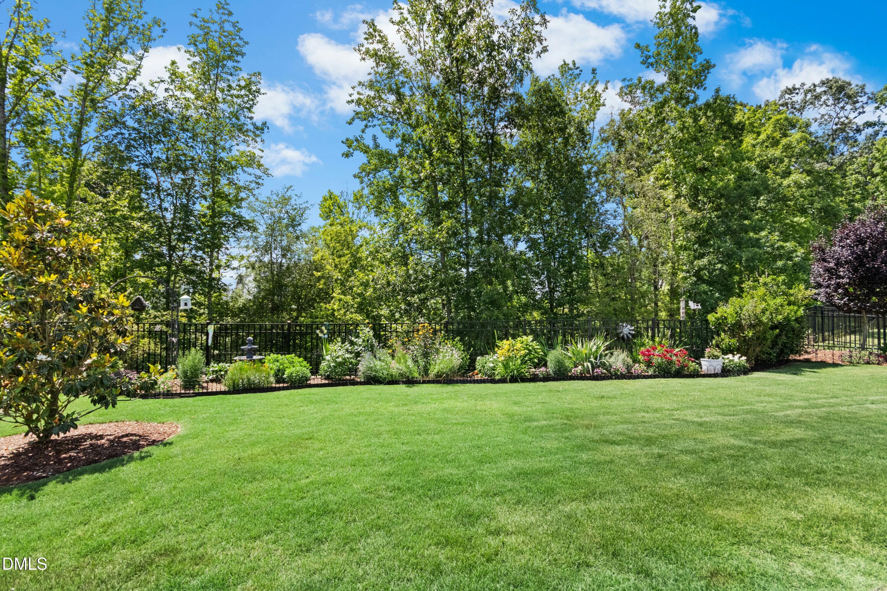 Welcome to 813 Precipice Way. This move-in ready 4-bedroom, 3-bathroom – image 27