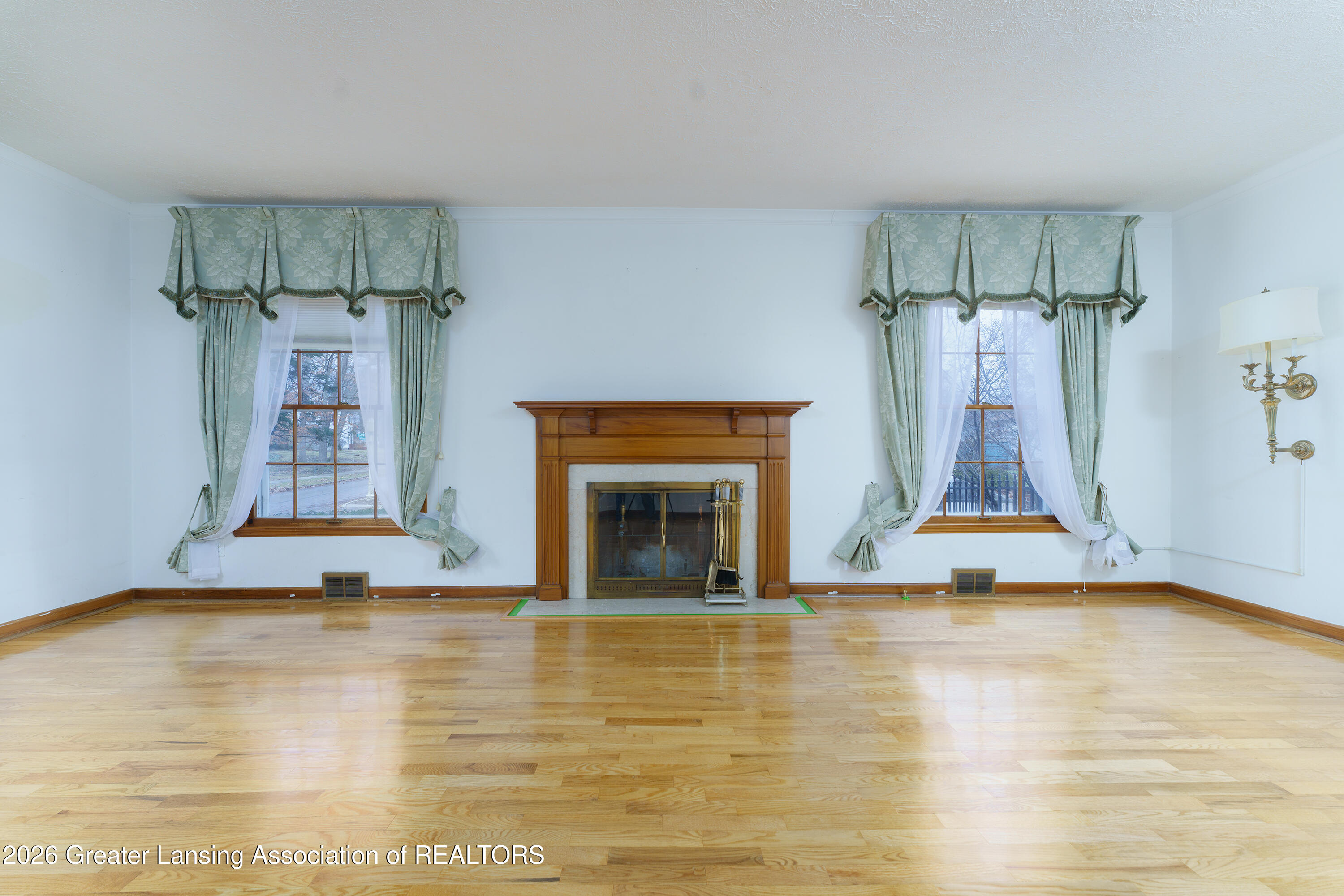 A rare opportunity to score a quintessential Glencairn gem! Gorgeous c – image 18