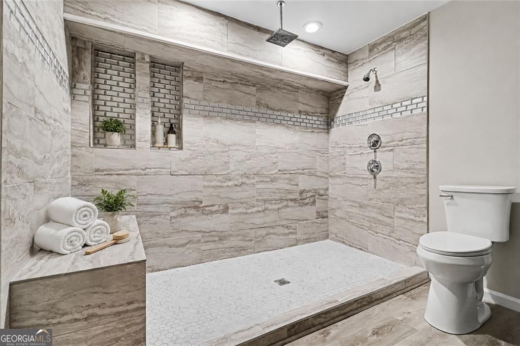 Why wait months for new construction when you can move right into a be – image 33