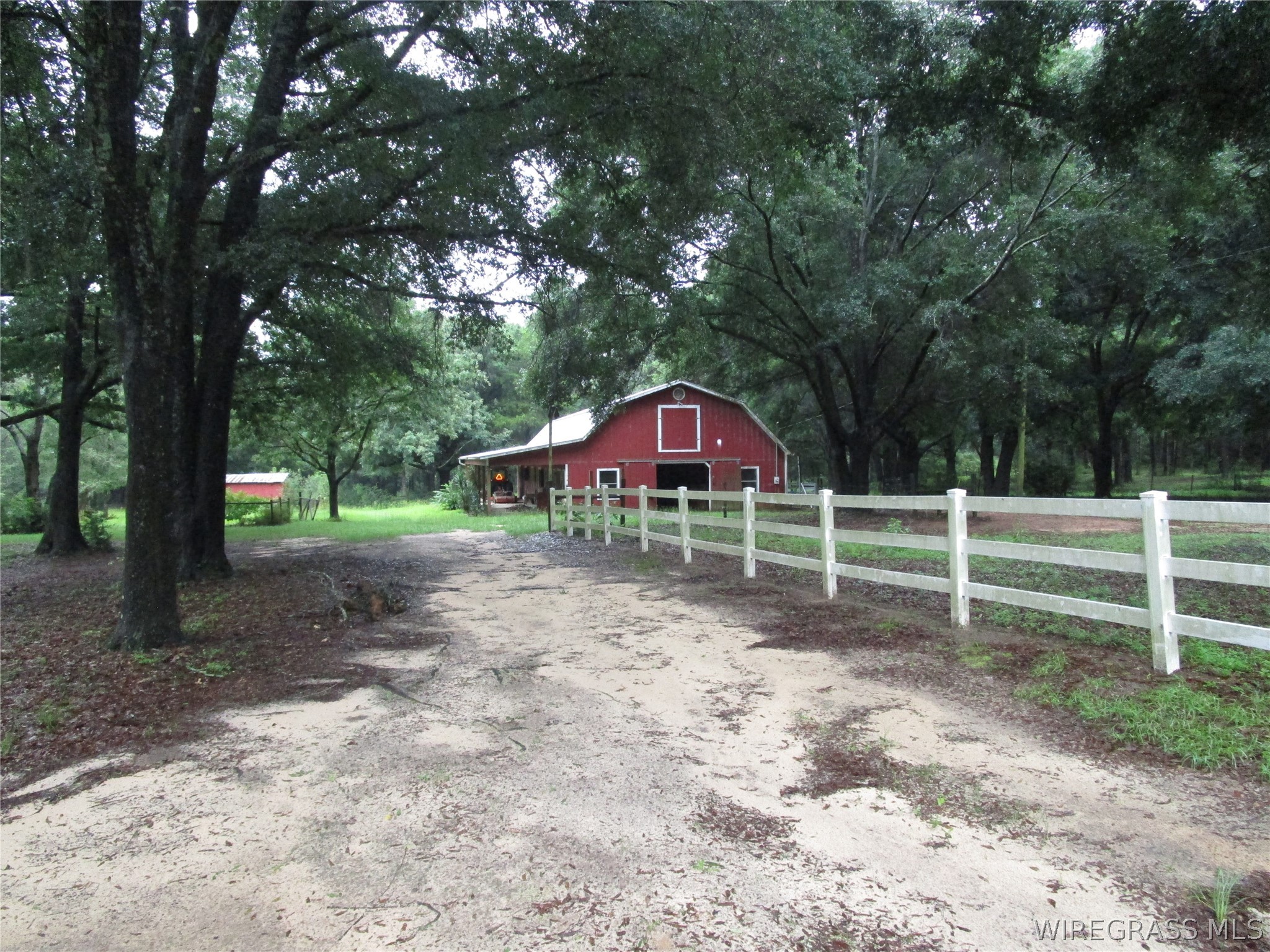 Nestled on 24 picturesque acres, this exceptional custom-built estate – image 3