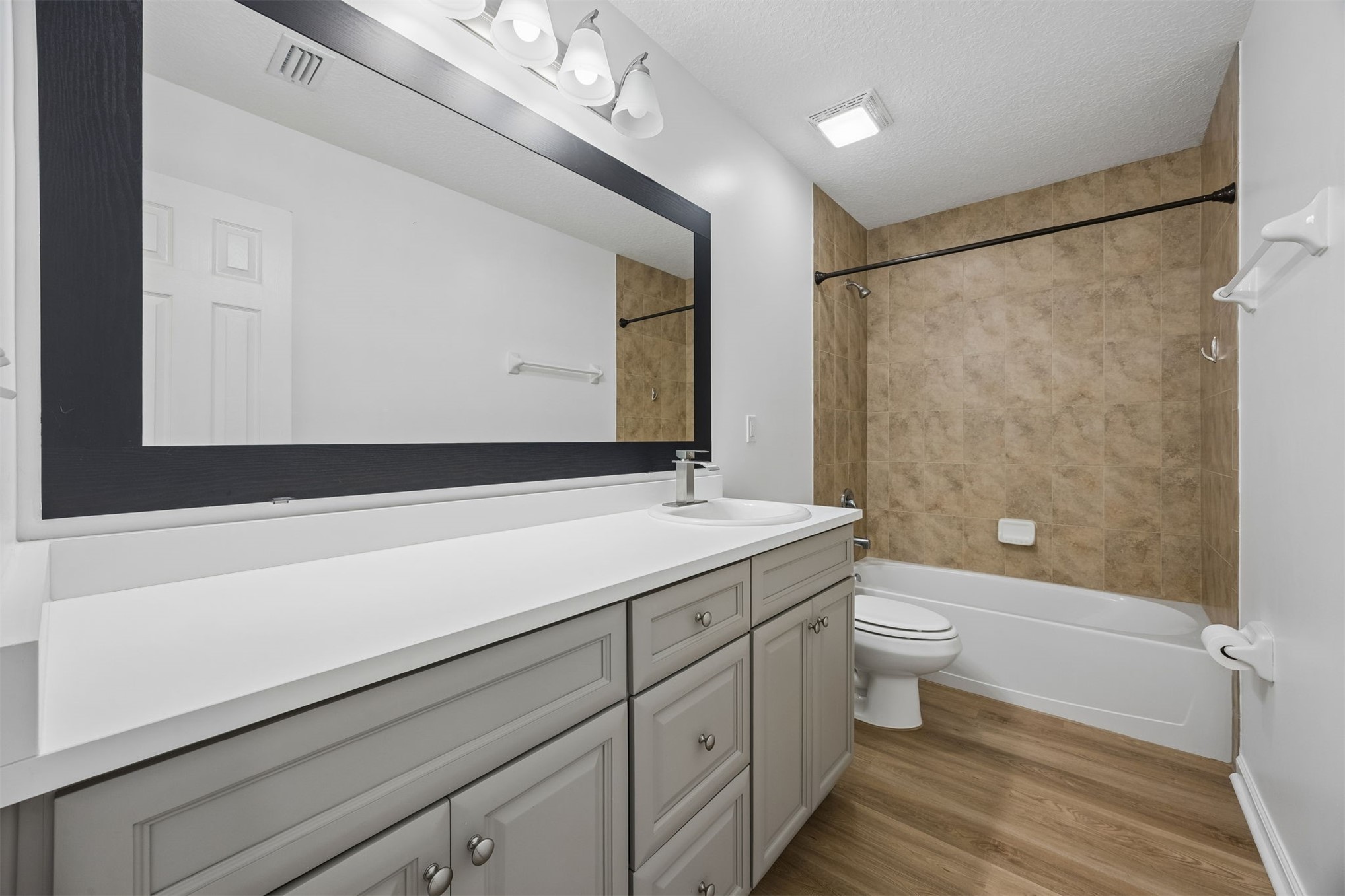 Tired of choosing between a backyard and a commute? At 54079 Amblerwoo – image 41