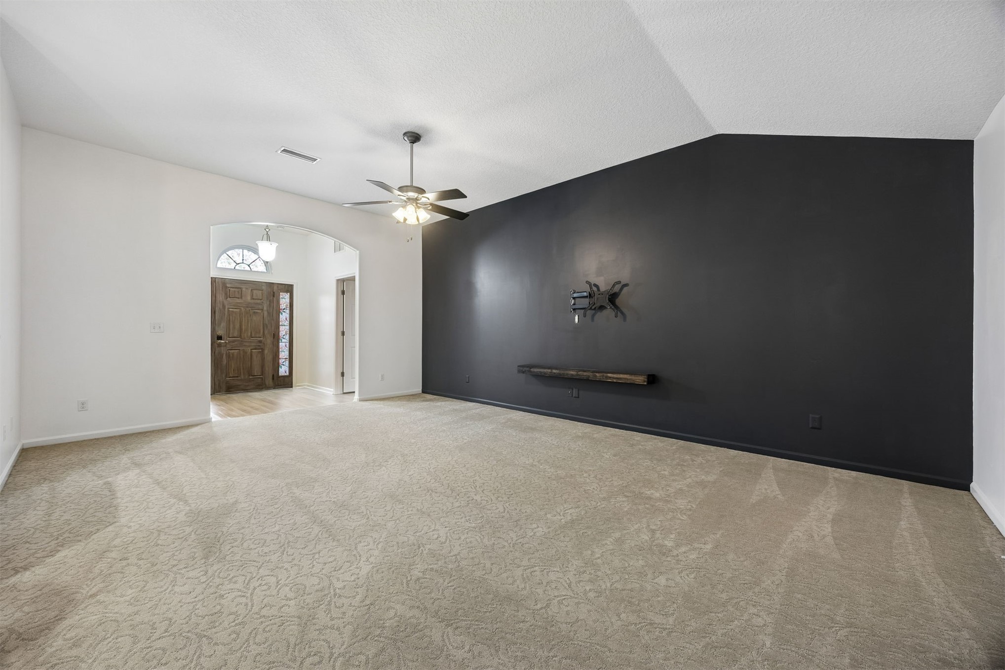 Tired of choosing between a backyard and a commute? At 54079 Amblerwoo – image 15