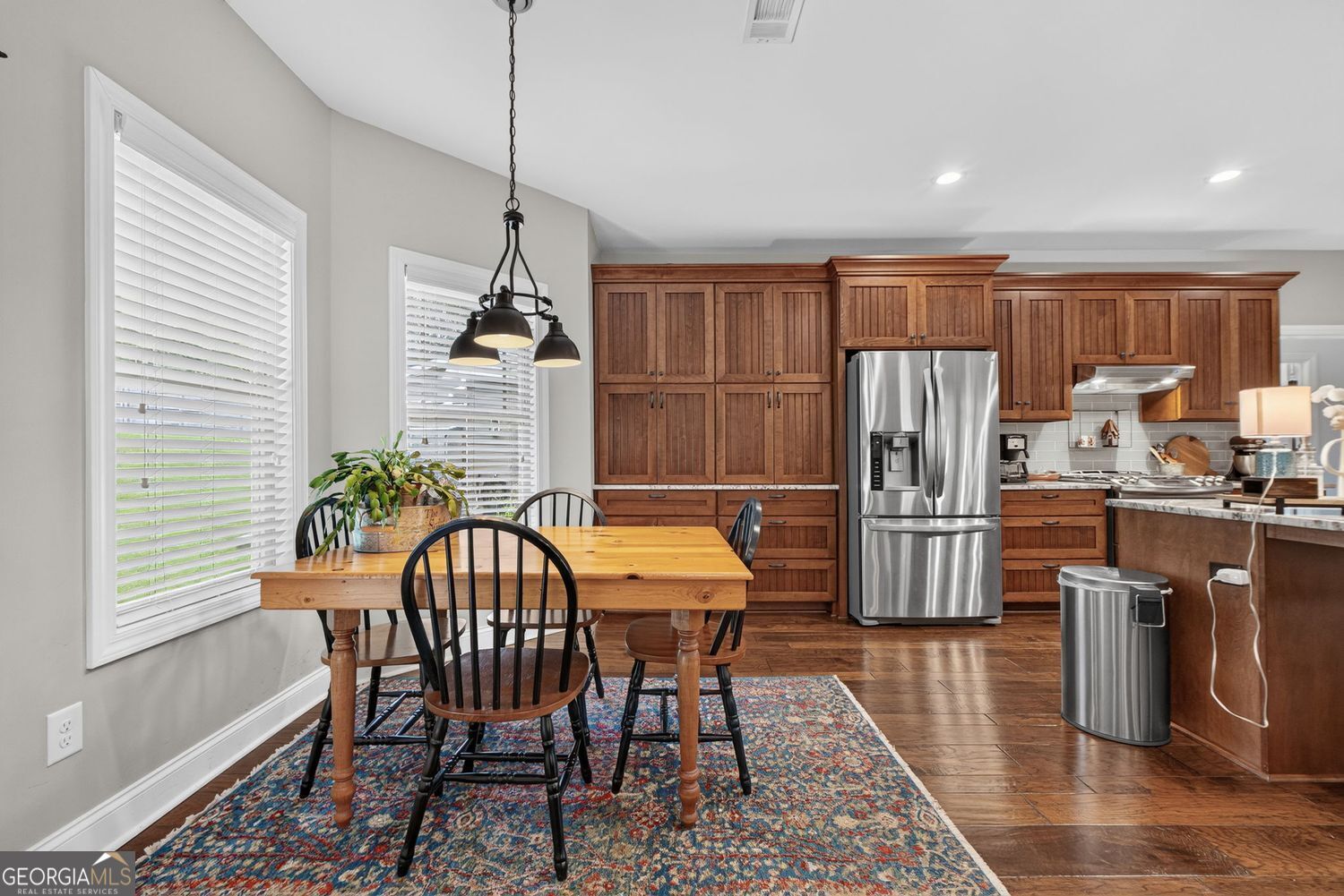 Incredible custom home with tons of bells and whistles in sought after – image 25
