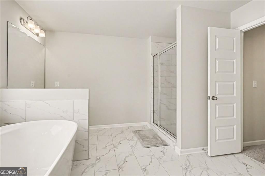 Beautiful home in the sought after Calcutta community! This spacious R – image 20
