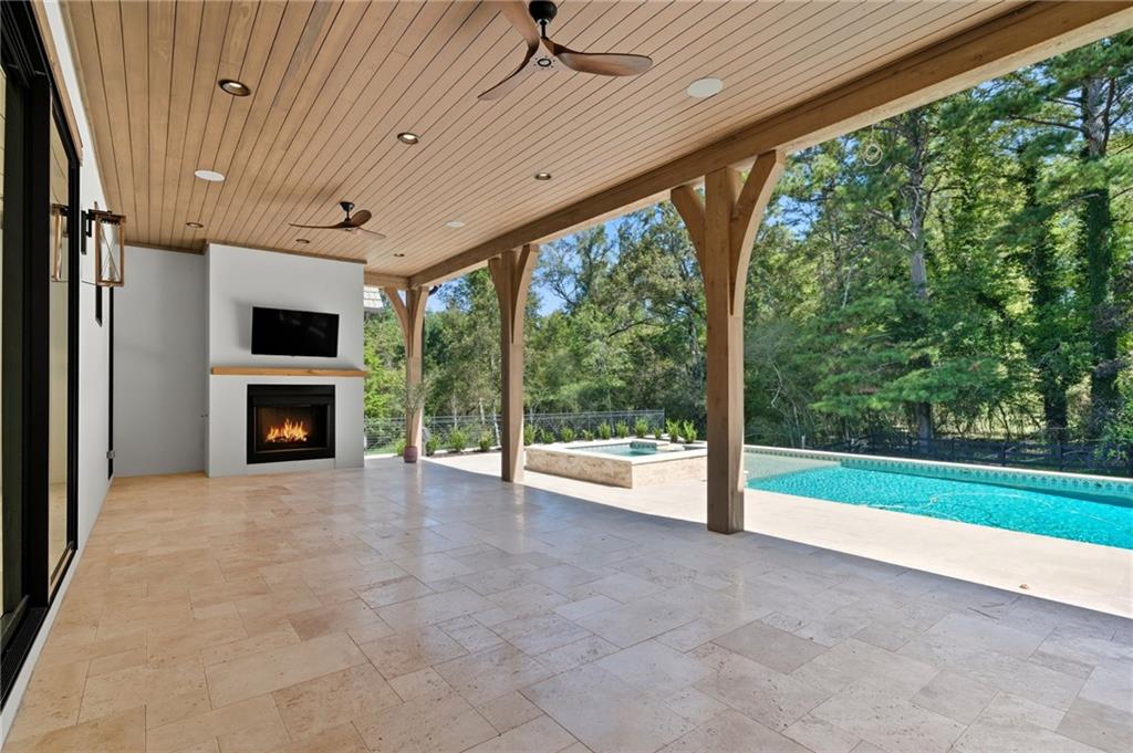 Beautiful Custom Home on gorgeous estate lot in exclusive Milton. This – image 57