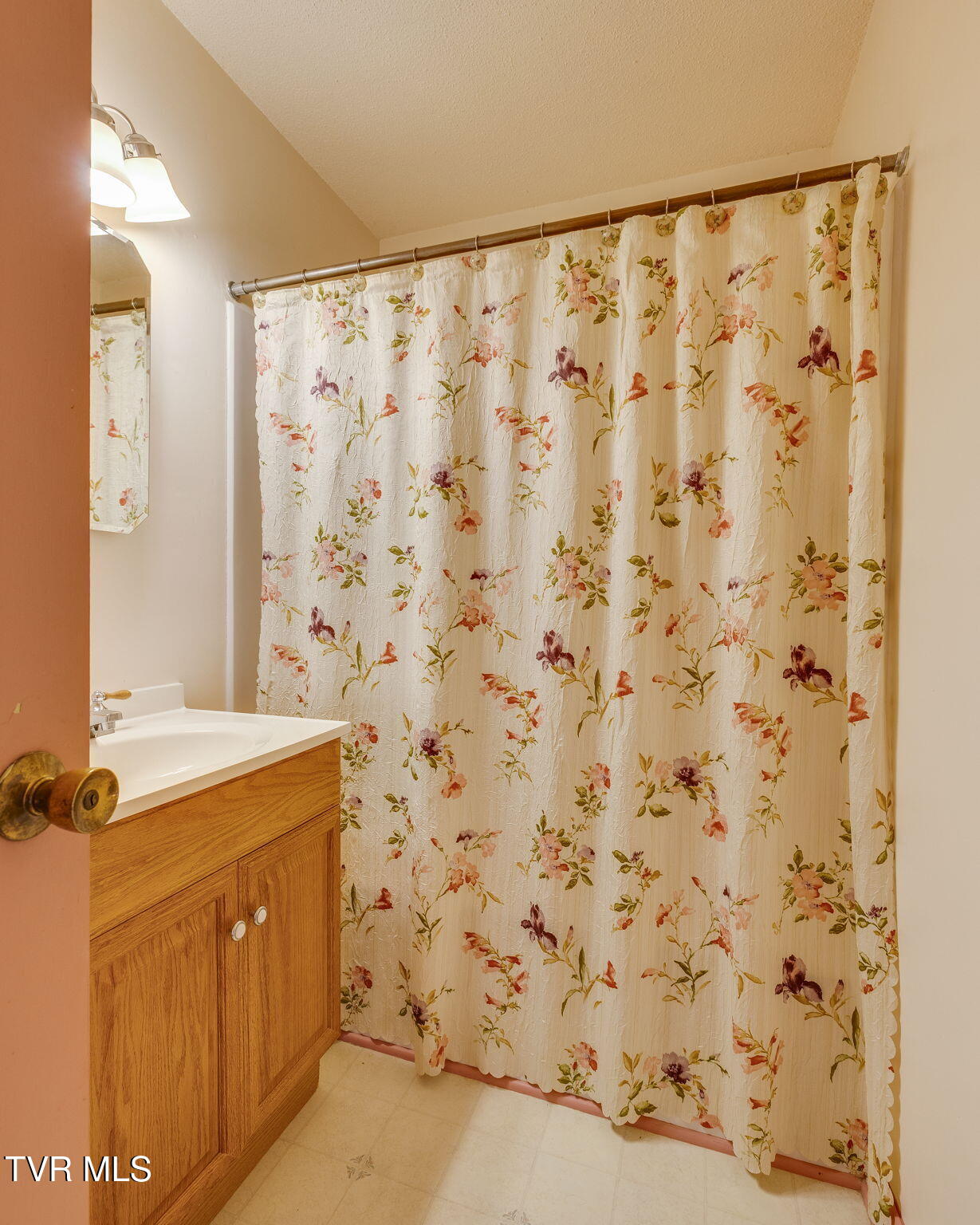 PRICE IMPROVEMENT! If youve ever thought about opening a Bed & Breakfa – image 58