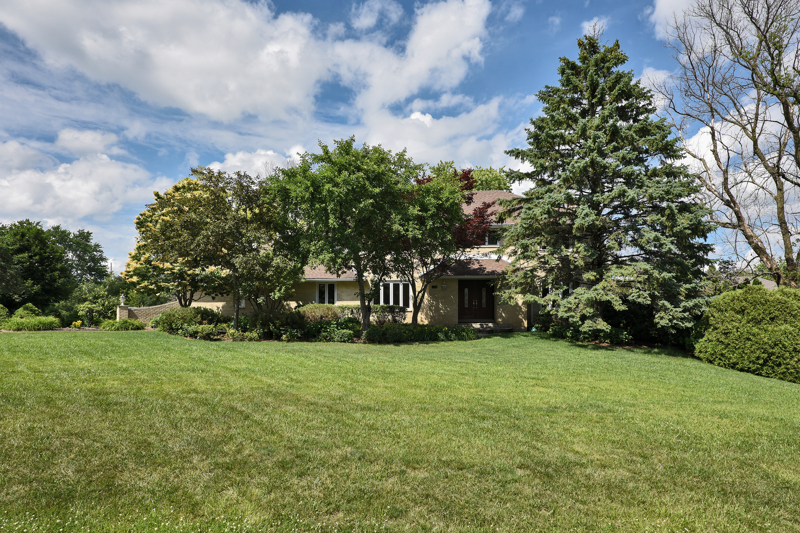 190 190 Betty Drive, Inverness, Illinois, 60010, USA, 5 Bedrooms Bedrooms, ,4 BathroomsBathrooms,Residential,For Sale,190 Betty Drive,12674631