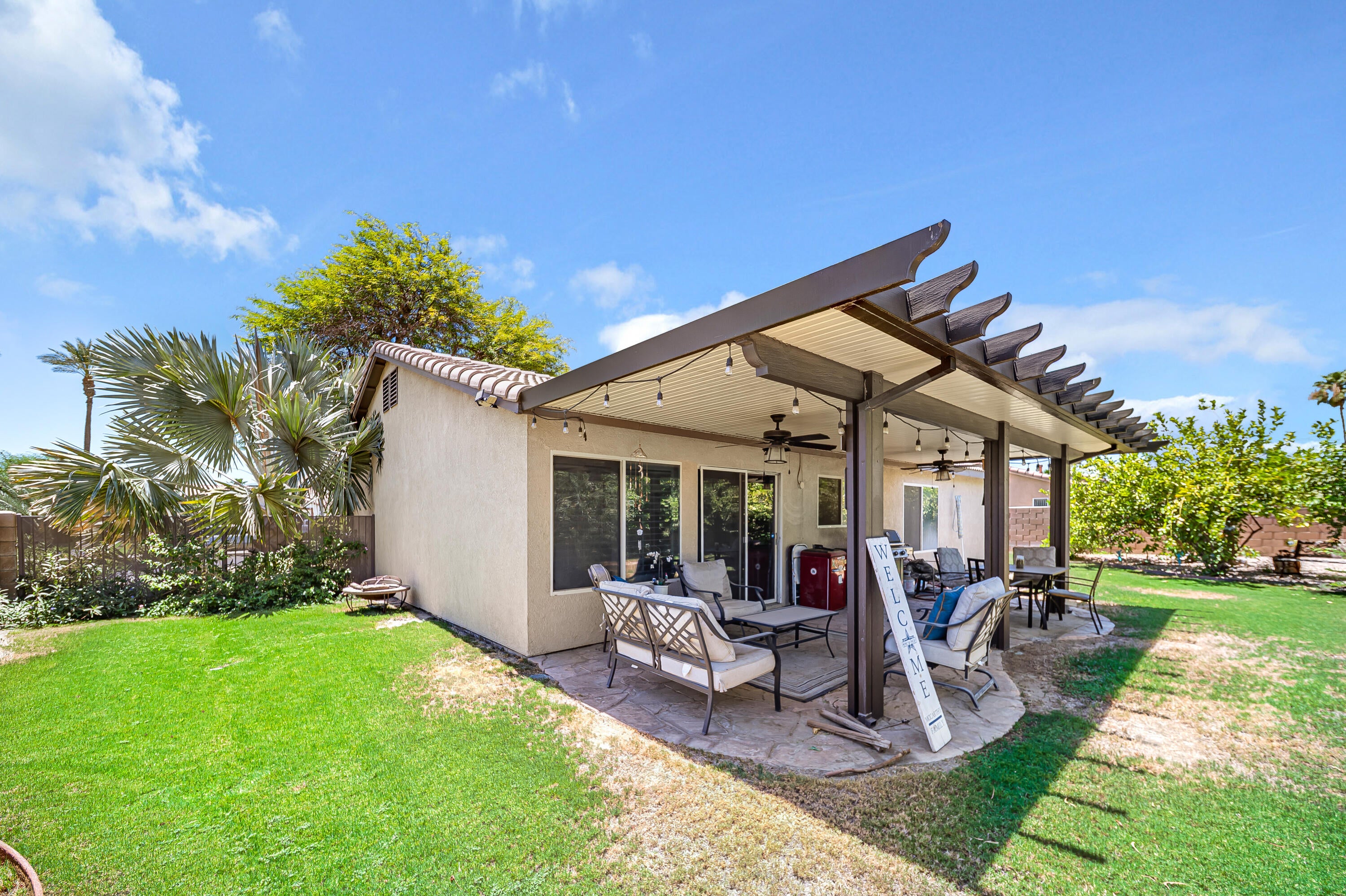 Welcome to this beautiful home in the highly desirable Villa Montego c – image 32