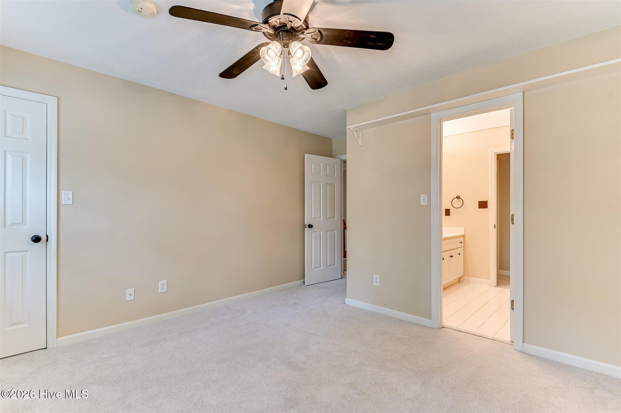 Welcome to this stunning brick home nestled on a quiet cul-de-sac in t – image 44