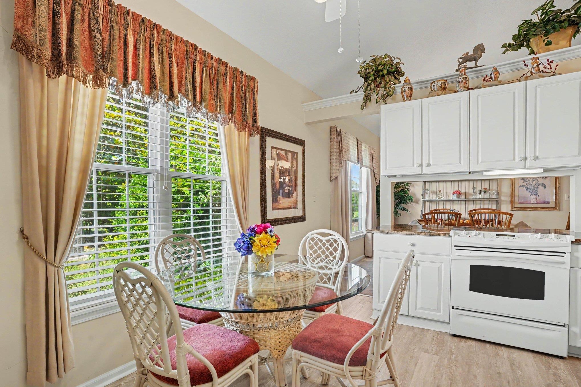 Do not miss this gorgeous updated 3 bed 2 bath single level home locat – image 18