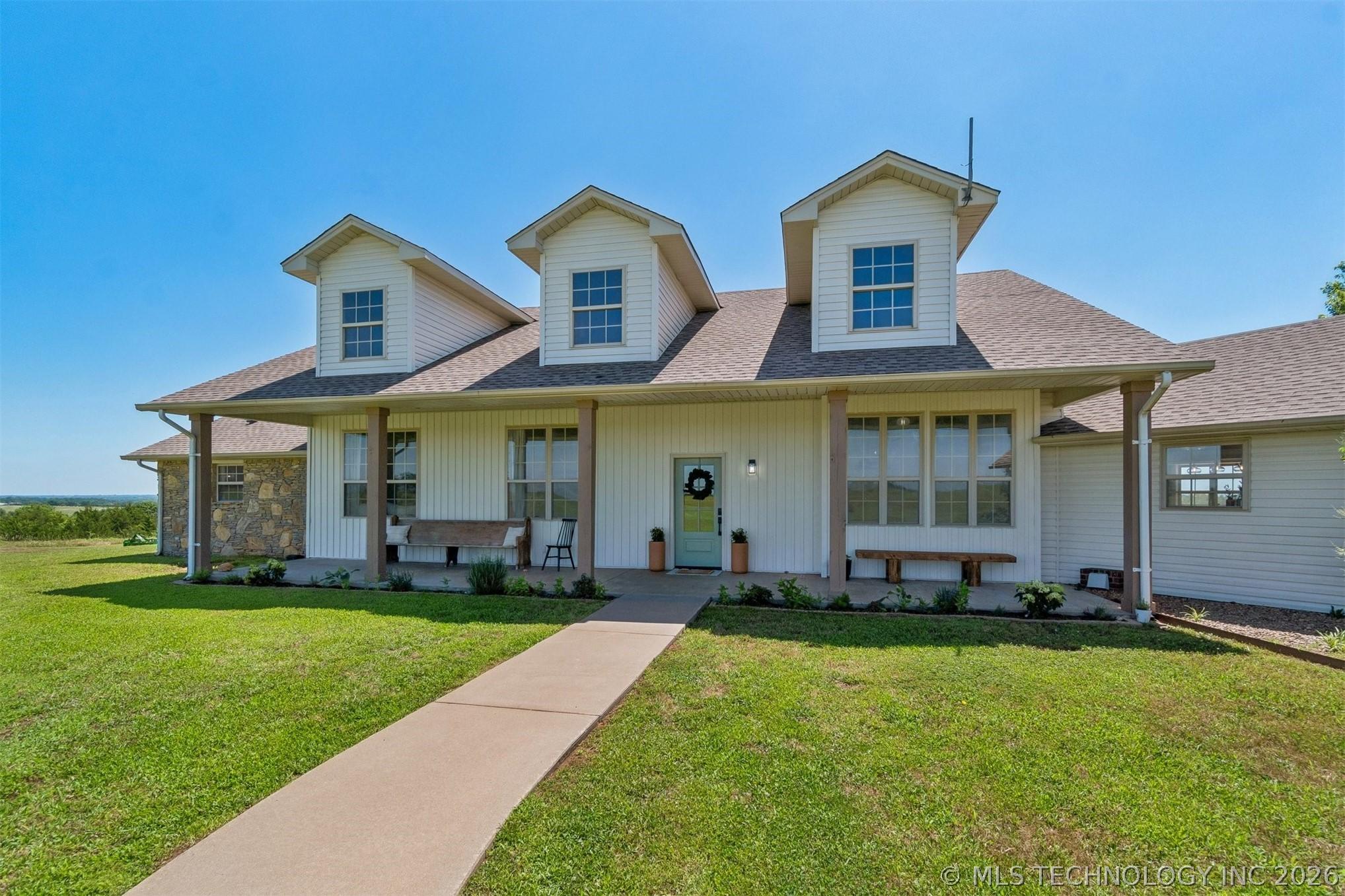 Country Luxury at Its Finest! Nestled on 18 breathtaking acres with pa – image 5
