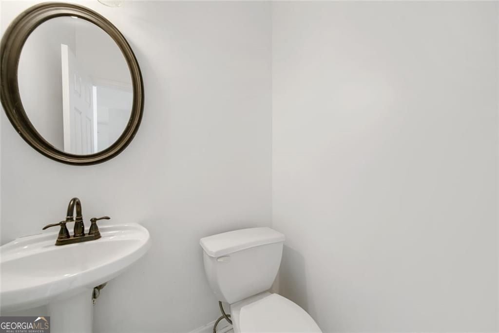 Just listed in the sought-after Arbors at Old Peachtree subdivision! T – image 32