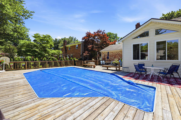 Welcome to this beautiful home that’s gleaming with pride and perfecti – image 62