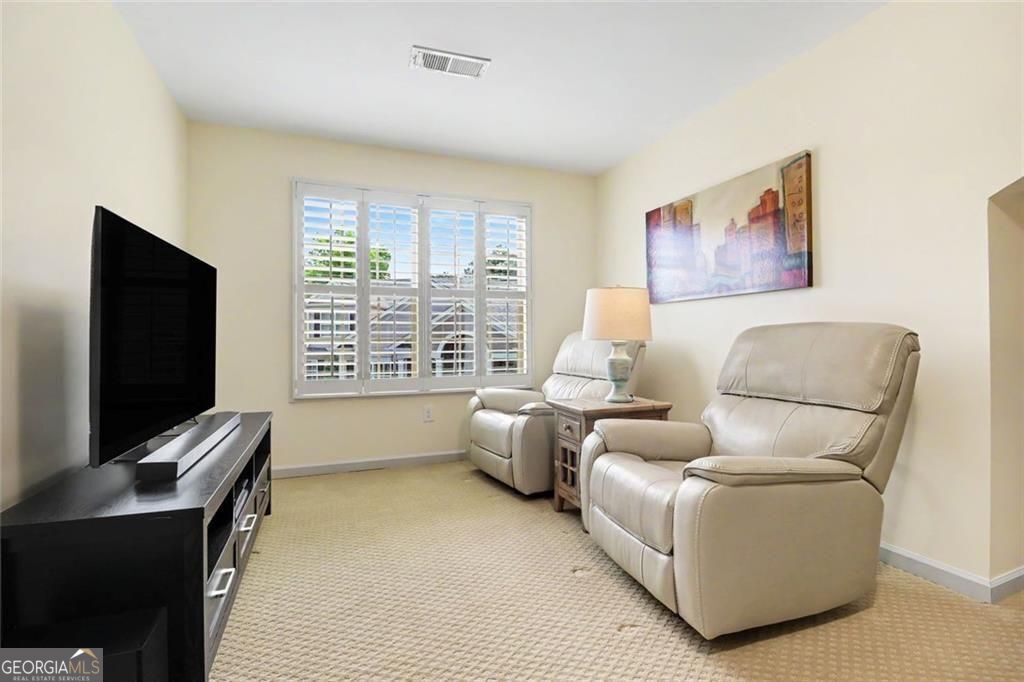 Fantastic opportunity in a vibrant 55+ active-adult community. Beautif – image 7