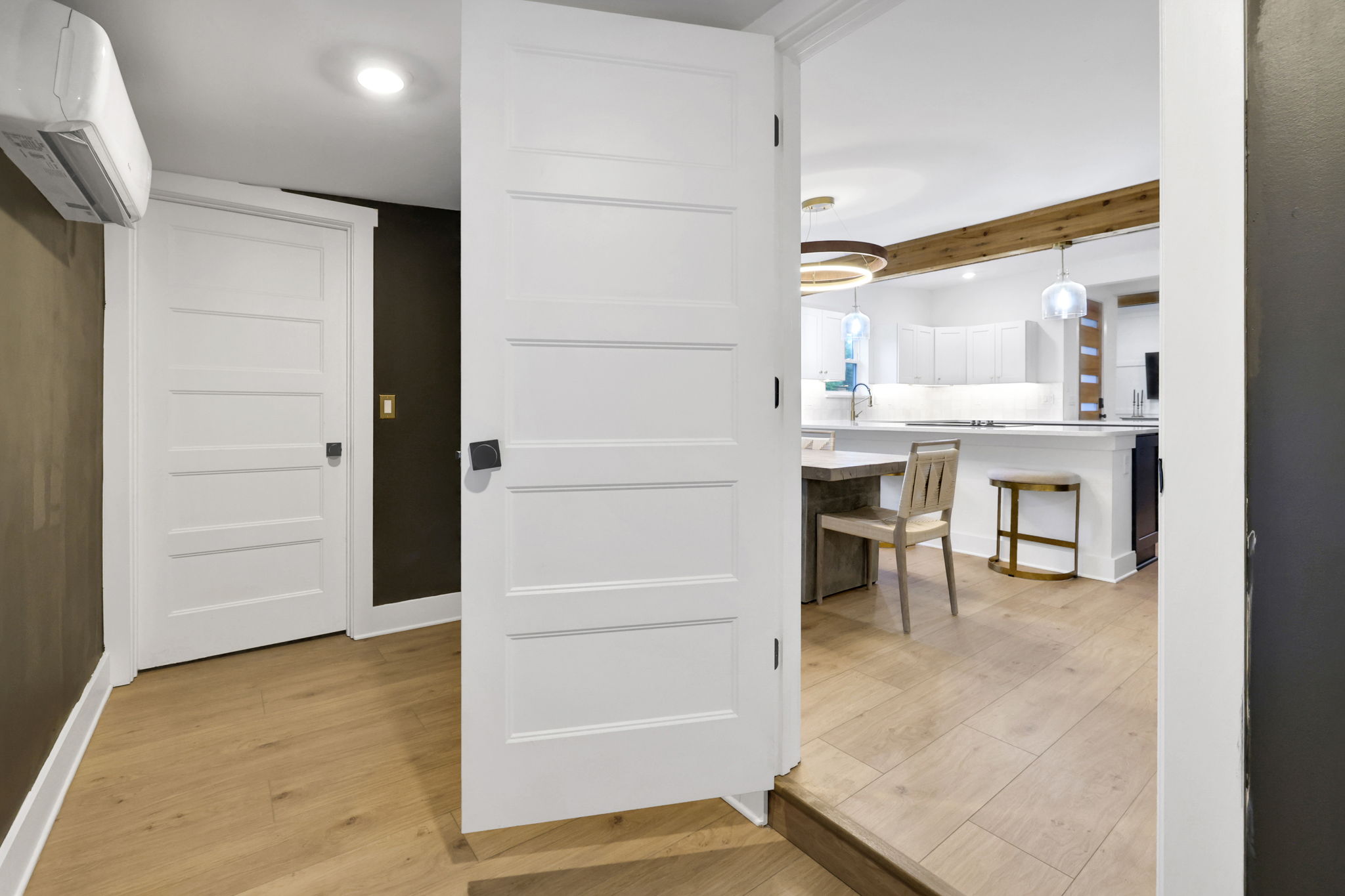 Experience the ultimate coastal lifestyle in this stunning Jacksonvill – image 40