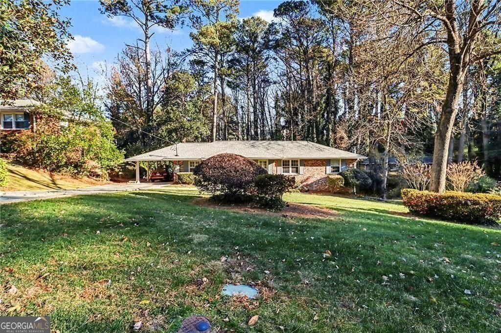 Classic four bedroom ranch in the Lakeside High School district. Step – image 3
