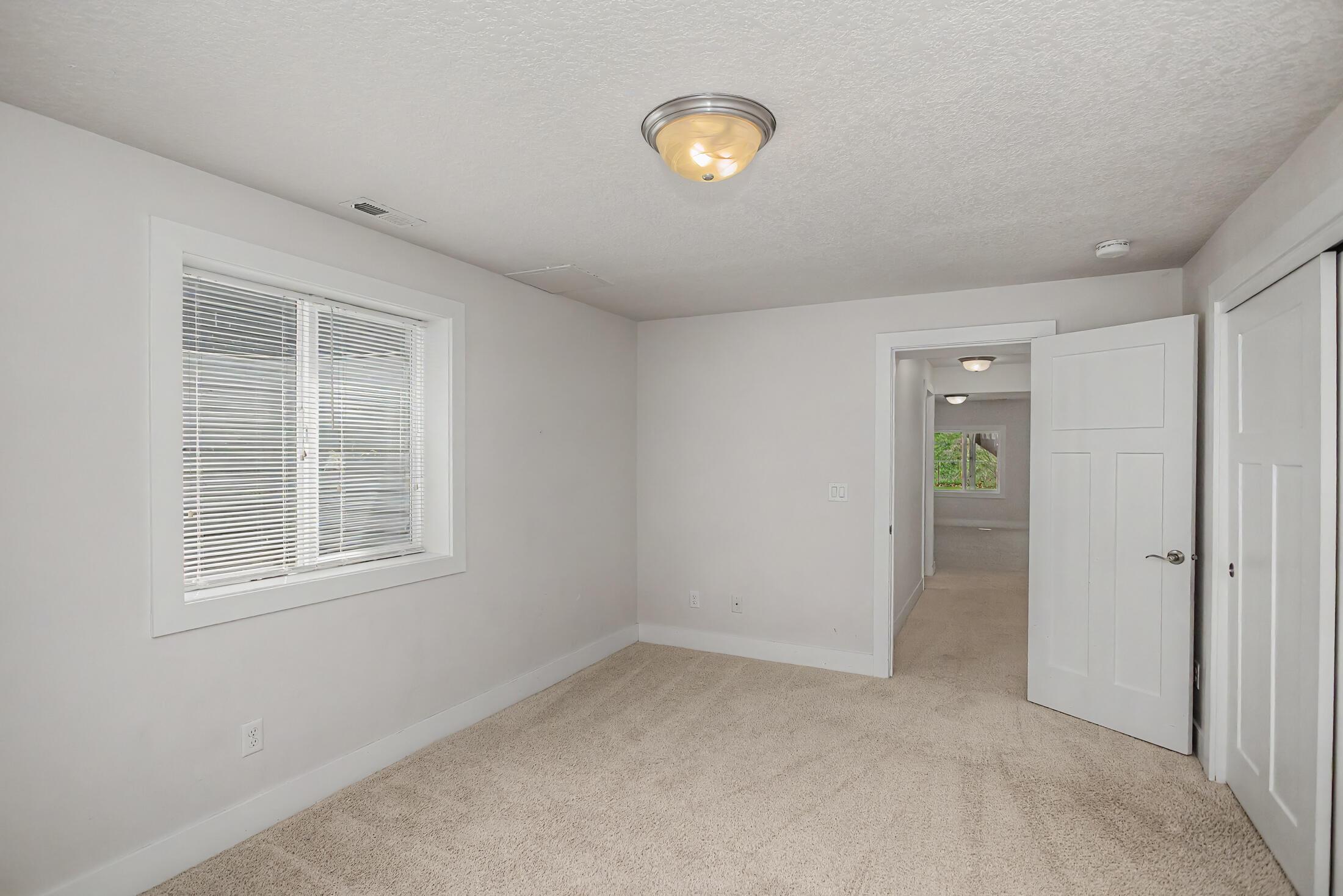 Beautifully crafted 1-story walk-out home in the highly desirable Sout – image 33