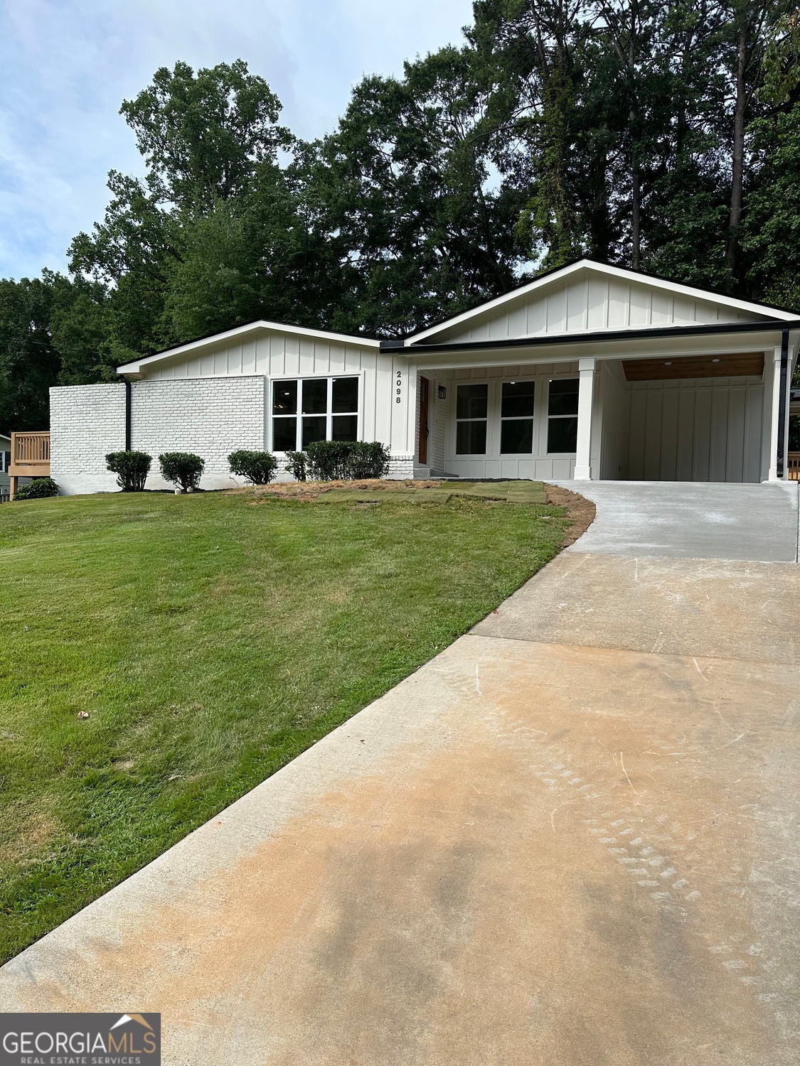 Welcome Home! A fully renovated home where modern upgrades meet though – image 1