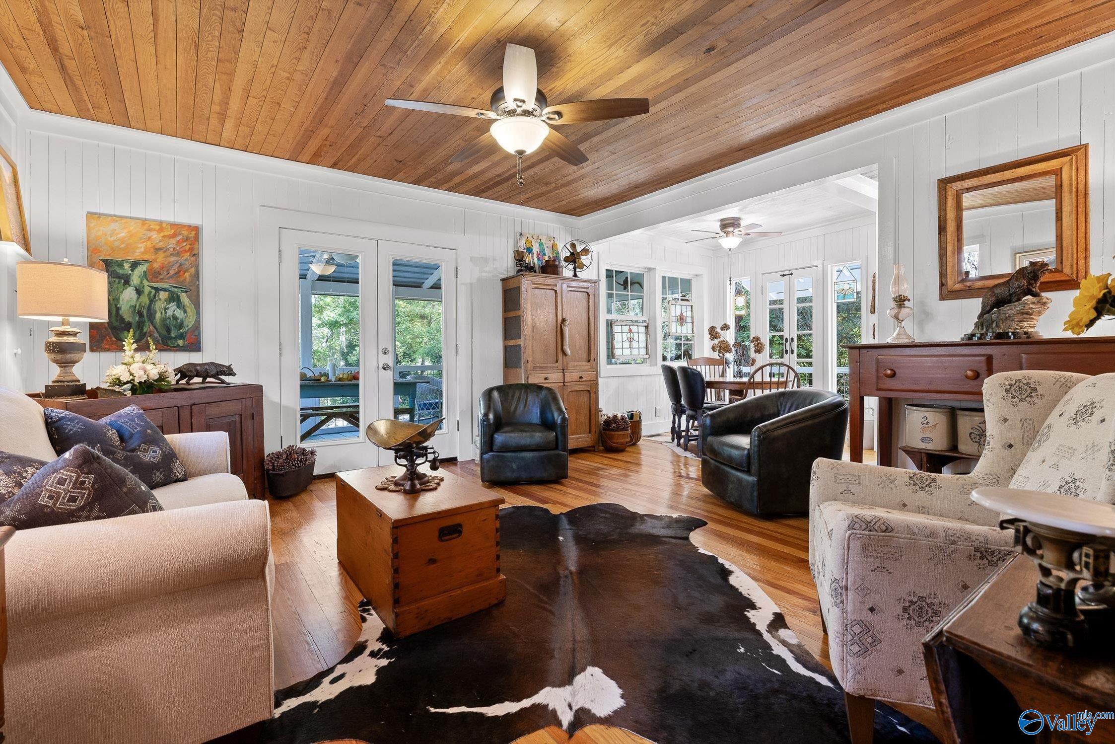 Irreplaceable Mentone charm meets thoughtful updates. Built in 1935, t – image 11