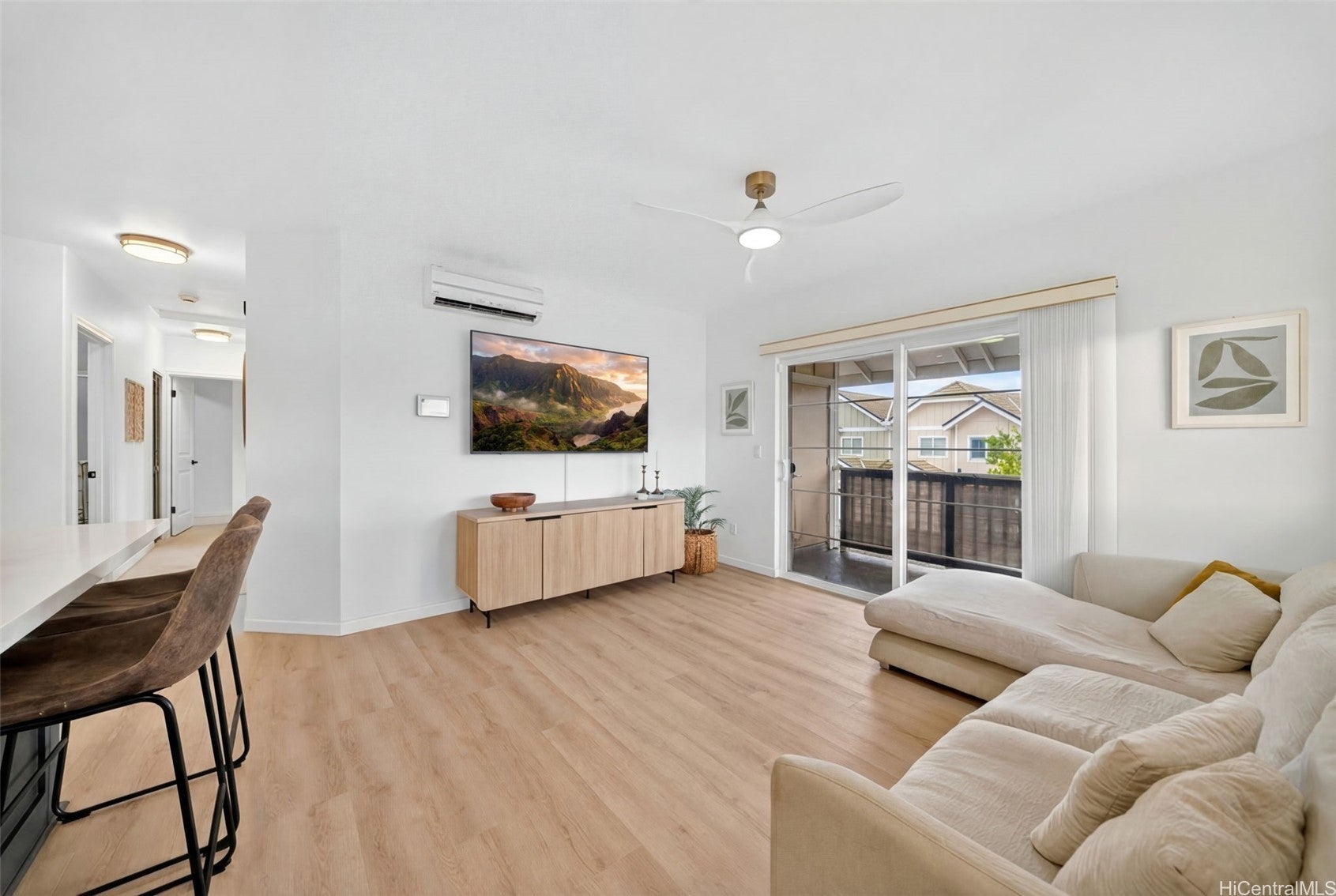 Welcome home to this inviting 3 bedroom, 2 bathroom townhome located i – image 7