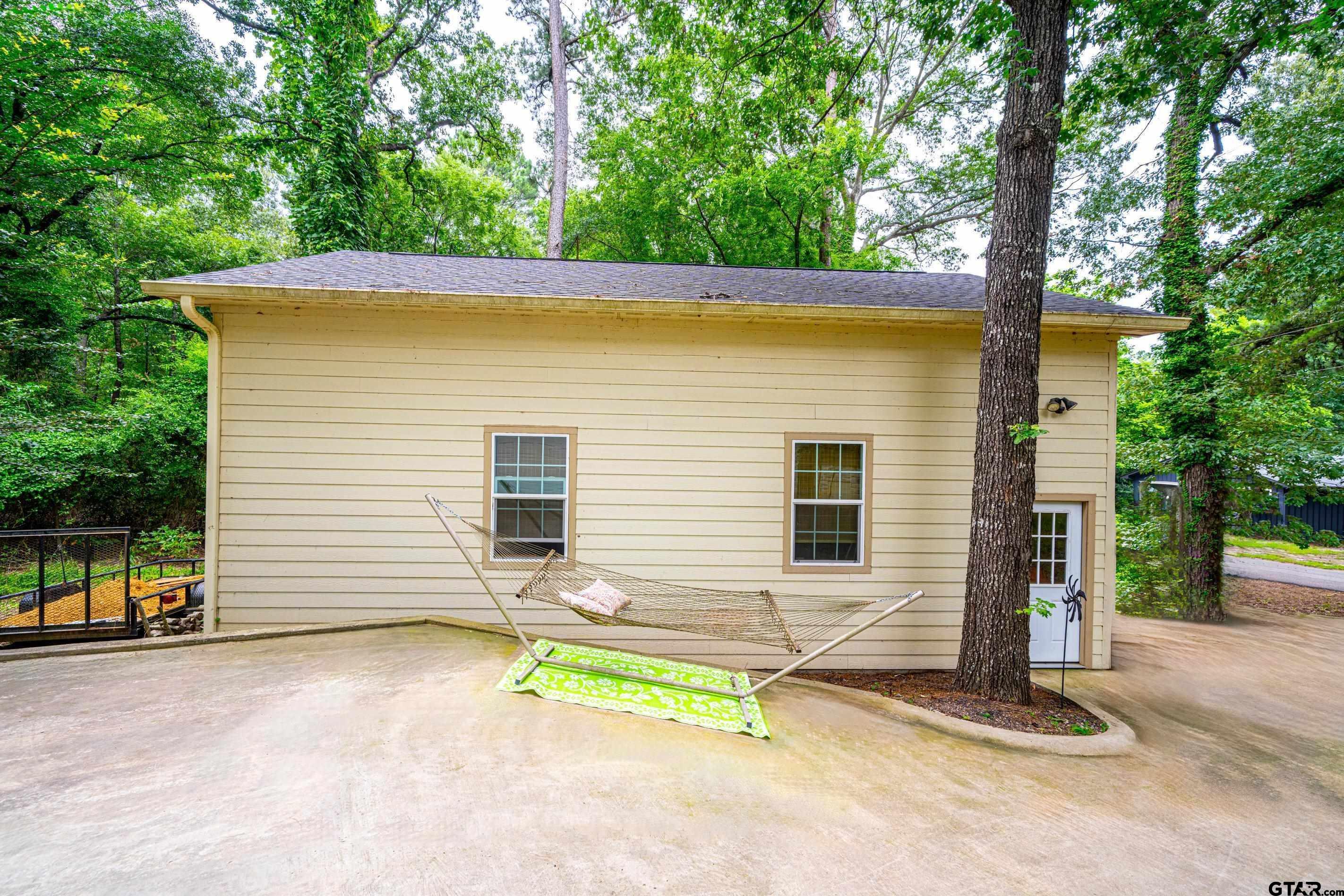 Located in the sought-after Tall Tree subdivision just across the stre – image 27