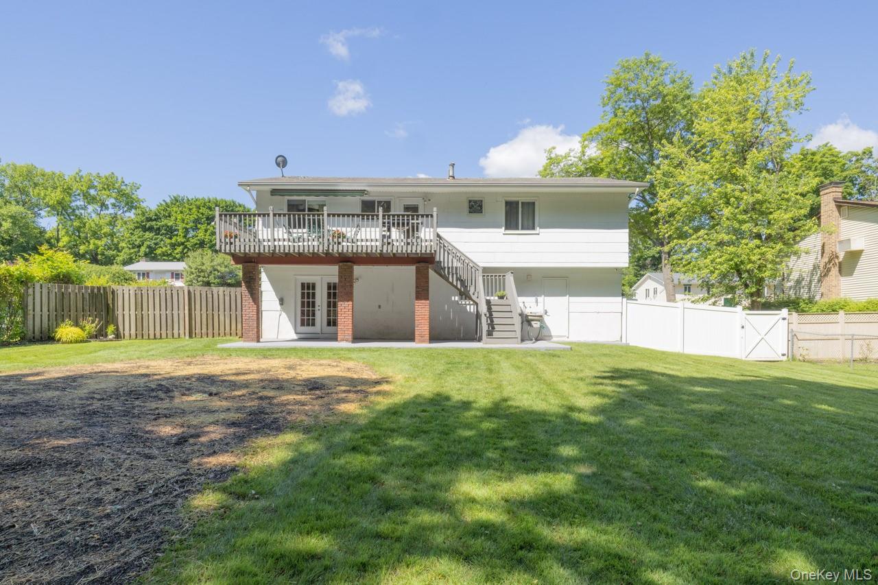 First Time on the Market! Nestled on a quiet double-ended cul-de-sac i – image 28