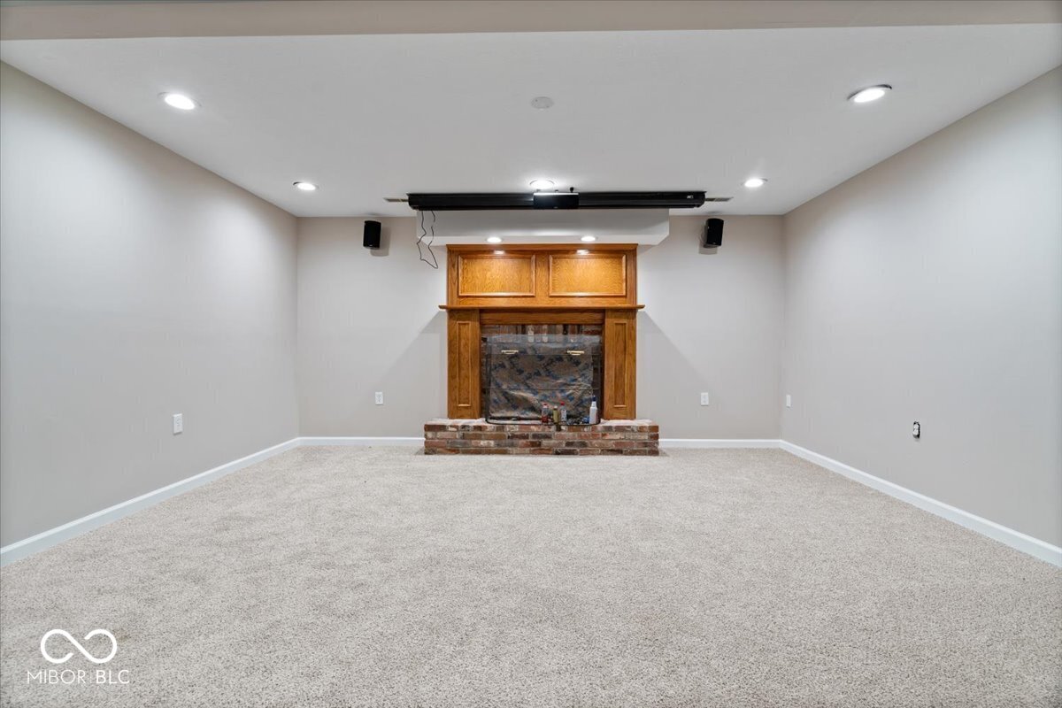 Updates galore in desirable Feather Cove III! Nestled on a half-acre w – image 30