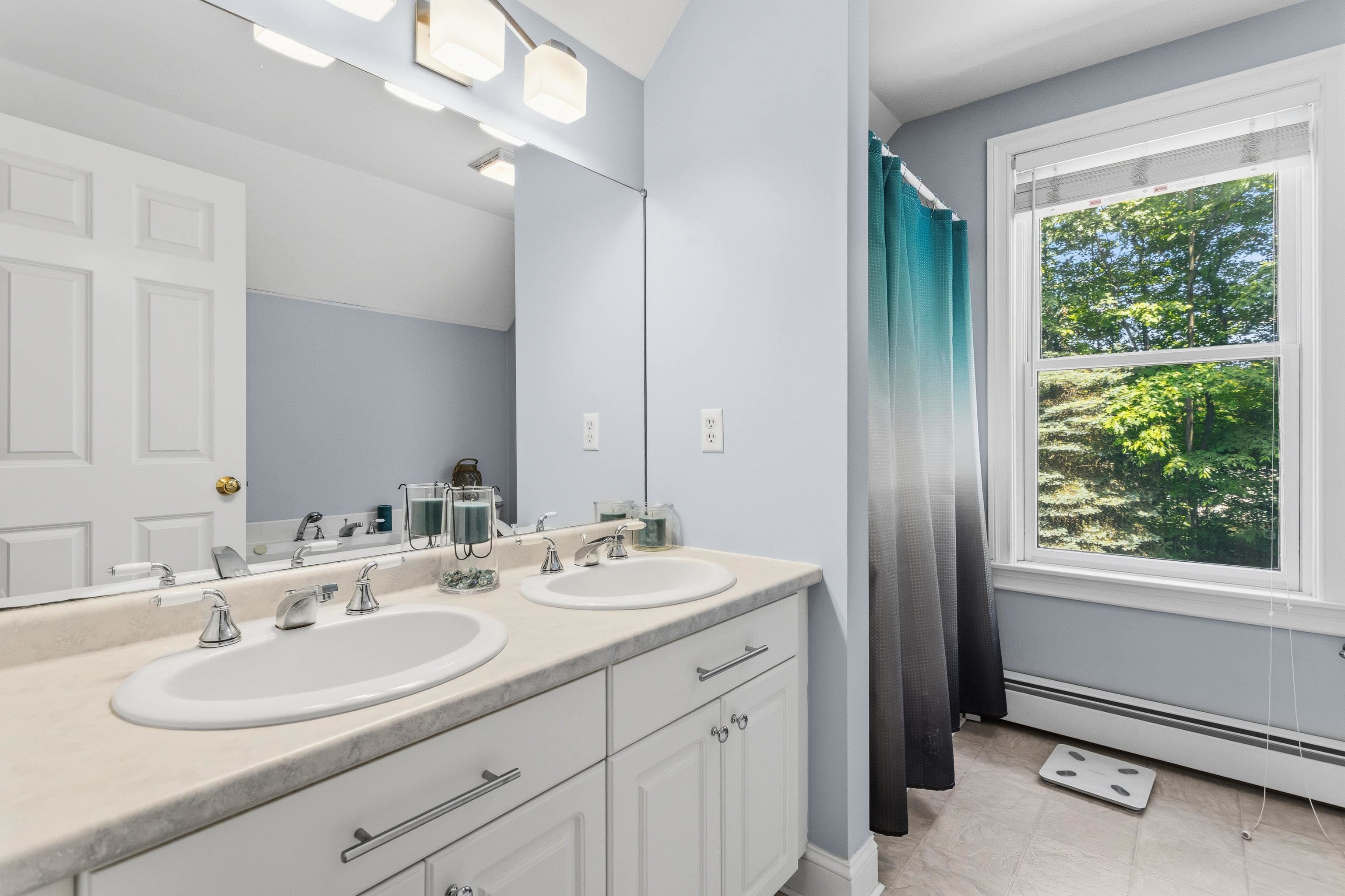 7 7 Premier Drive, Londonderry, New Hampshire, 03053, USA, 4 Bedrooms Bedrooms, ,3 BathroomsBathrooms,Residential,For Sale,7 Premier Drive,5096108