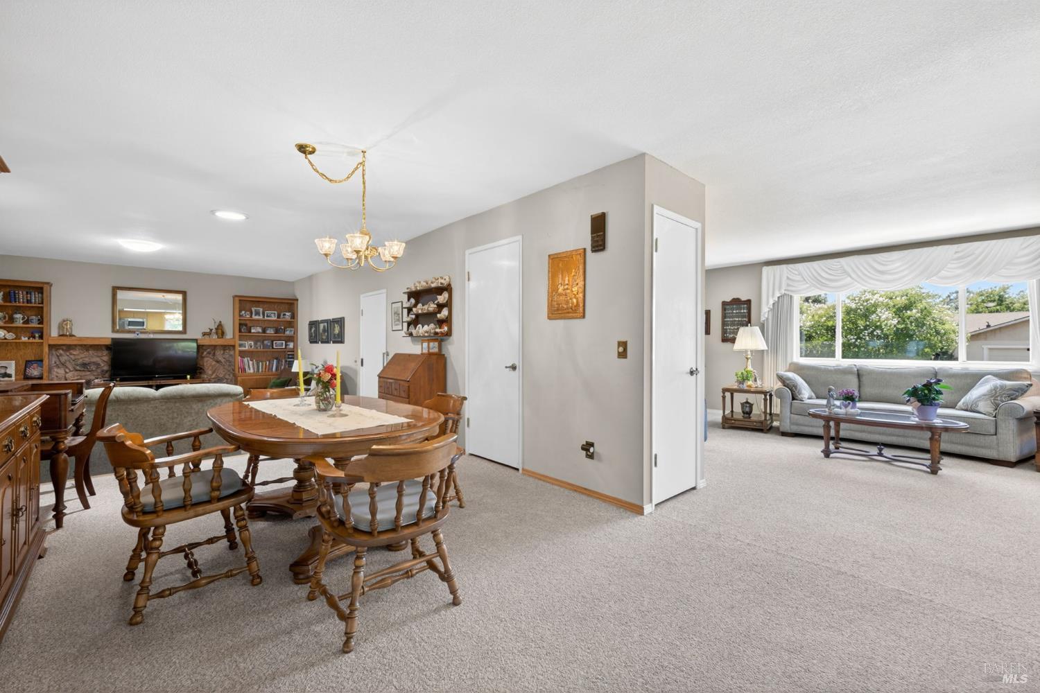 Welcome to 274 Beech Avenue, a beautifully maintained single-story hom – image 20