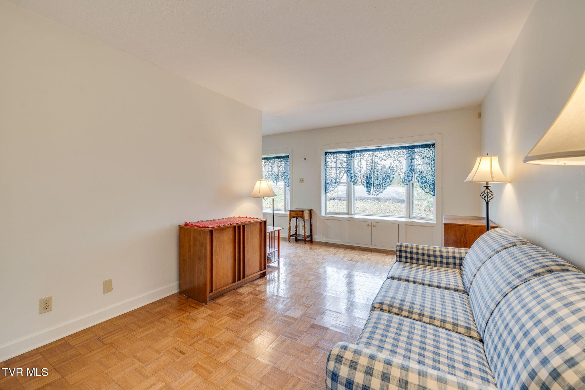 PRICE IMPROVEMENT! If youve ever thought about opening a Bed & Breakfa – image 95