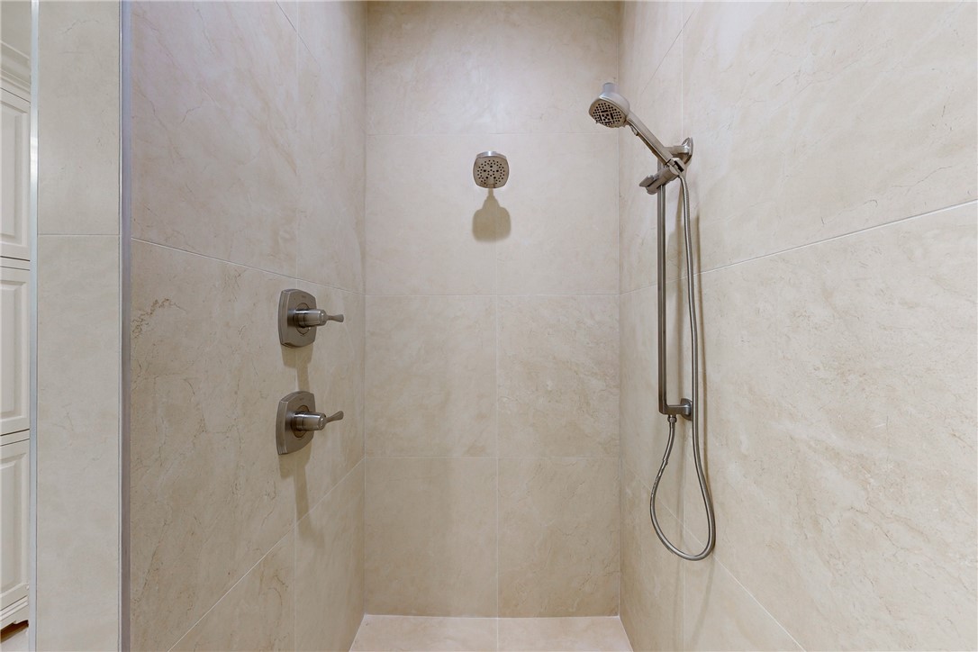 Elegant and refined new construction home located in the esteemed Mira – image 13