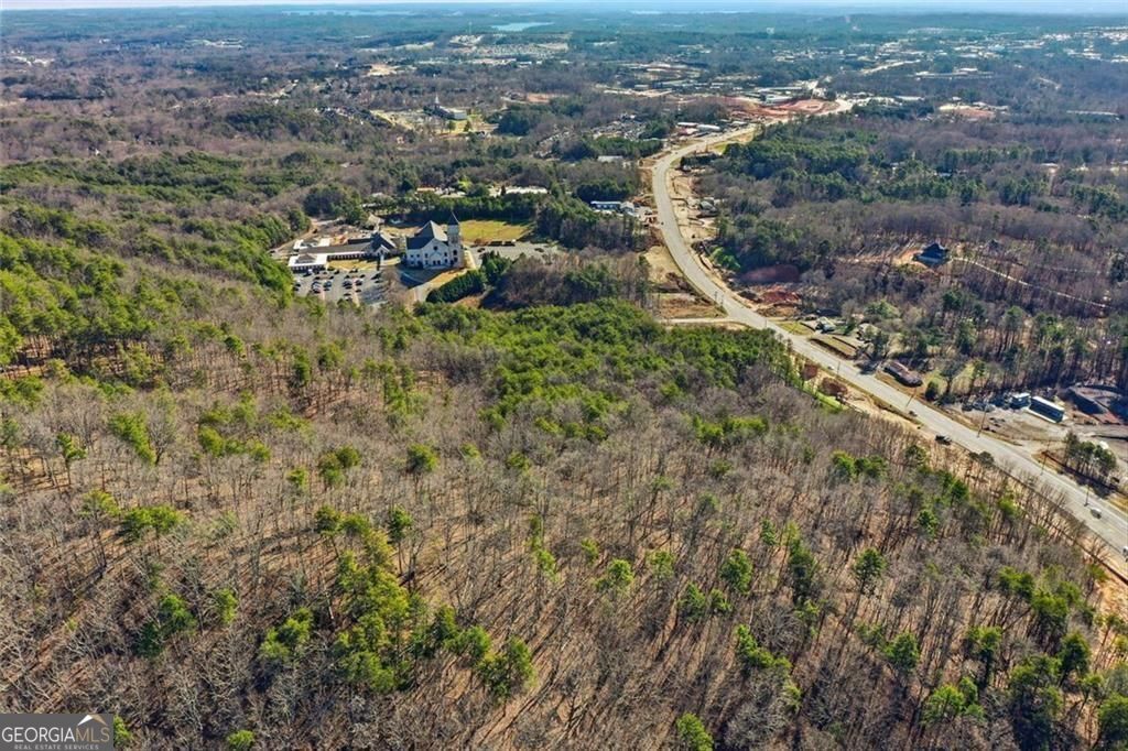 A mountain retreat in the heart of Forsyth. This extraordinary 6+ acre – image 12