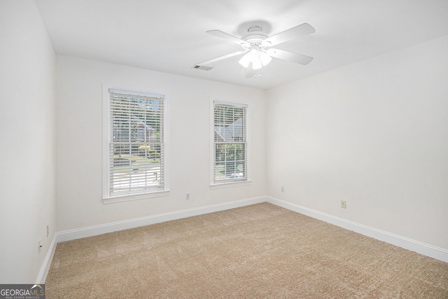 Fully finished basement with refined lakefront living in this beautifu – image 45