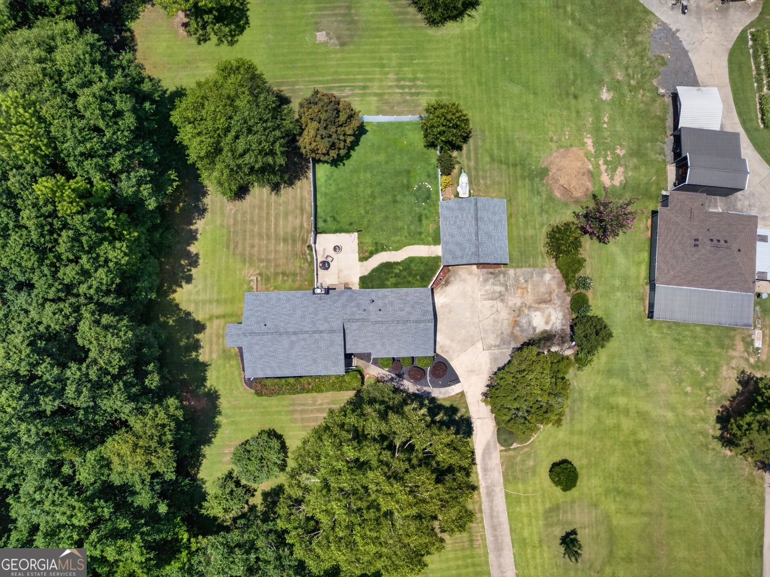 Welcome to your own private retreat in Palmetto, Georgia! Situated on – image 35