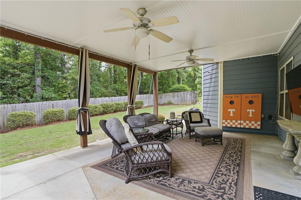 AI FOCUSED SECKINGER SCHOOL DISTRICT! FENCED, MANICURED, LAWN! This im – image 6