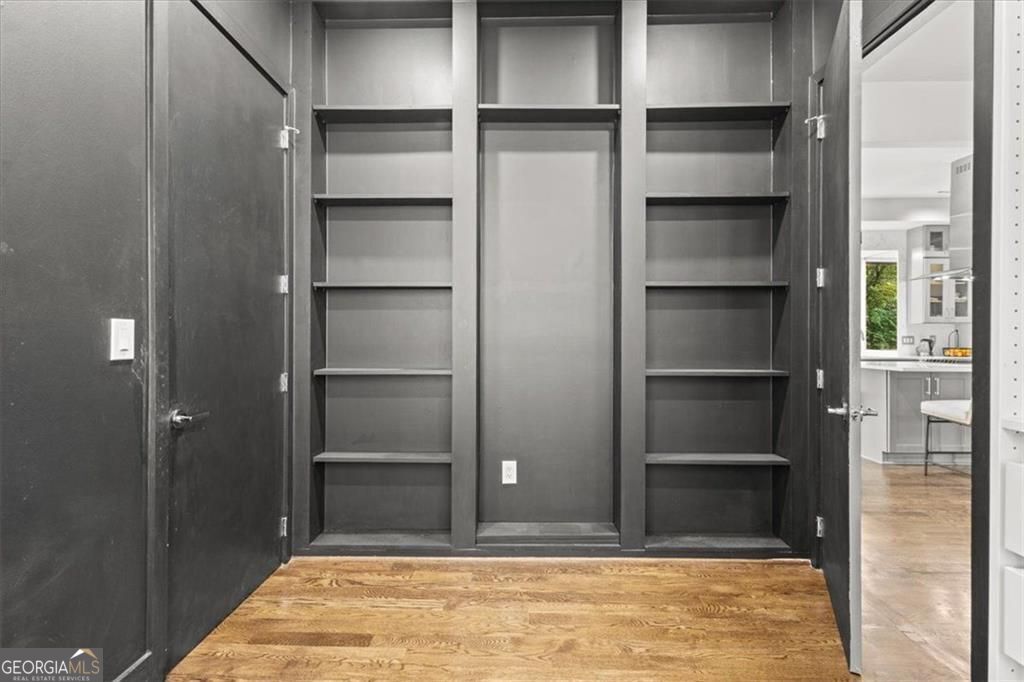 Gracious proportions and well-defined living spaces offer the perfect – image 35