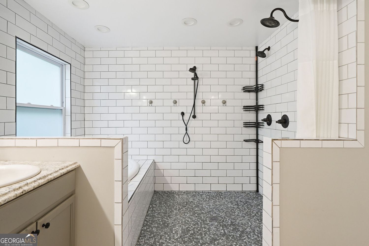 Escape to the perfect blend of privacy, functionality, and North Georg – image 21
