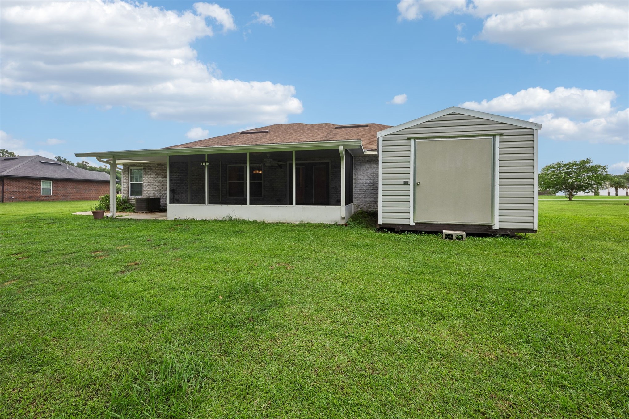 Tired of choosing between a backyard and a commute? At 54079 Amblerwoo – image 51