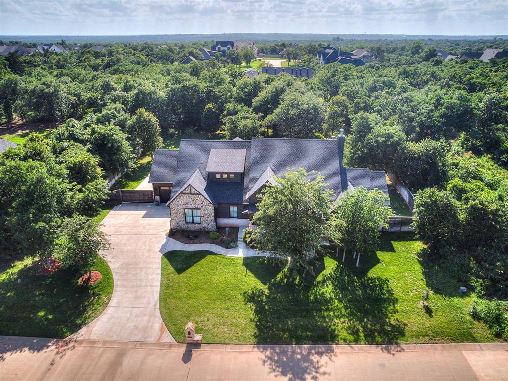 Amid the wooded charm of Arcadia, 12925 Broken Arrow offers a perfect – image 1