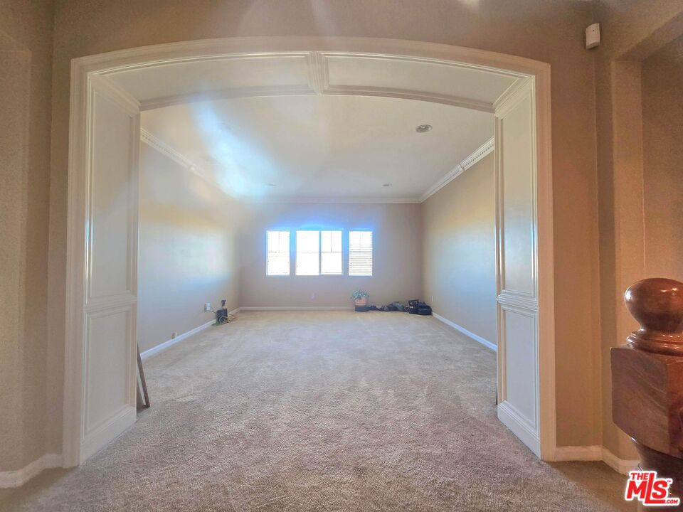 Stunning 5-bedroom, 4-bathroom, 2-story single-family home in the high – image 35