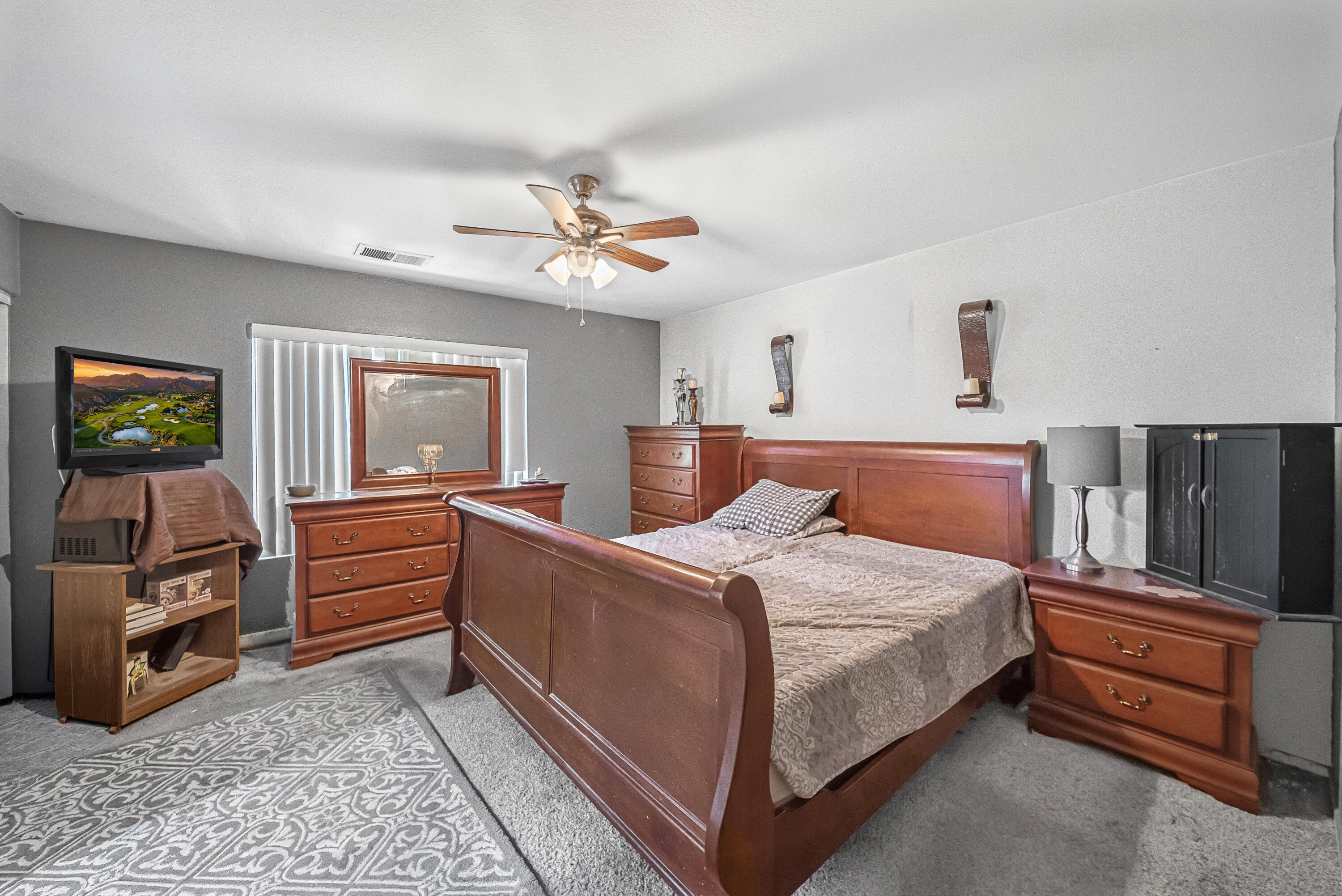 Welcome to this beautiful home in the highly desirable Villa Montego c – image 14