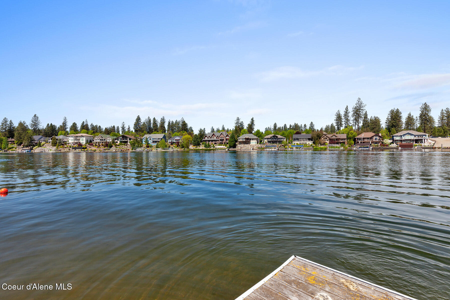 Tucked away on desirable Harbor Island, this charming Spokane River re – image 5