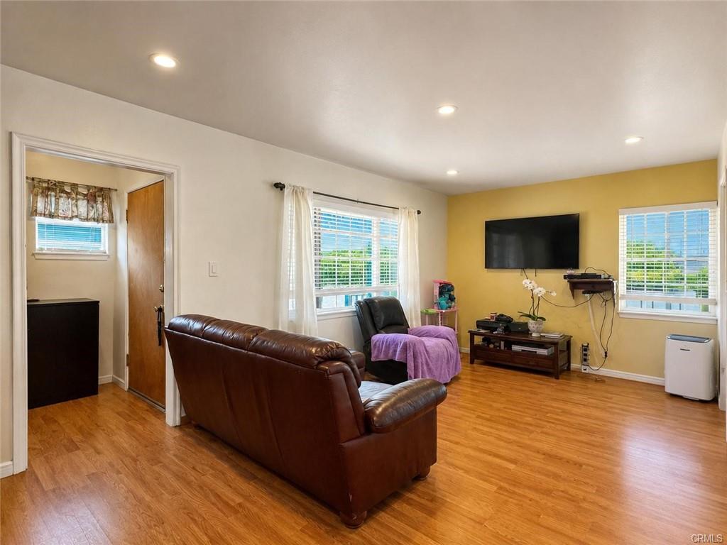 8617 8617 Ivy St, Los Angeles, California, 90002, USA, 5 Bedrooms Bedrooms, ,Residential,For Sale,8617 Ivy St,MB26135921