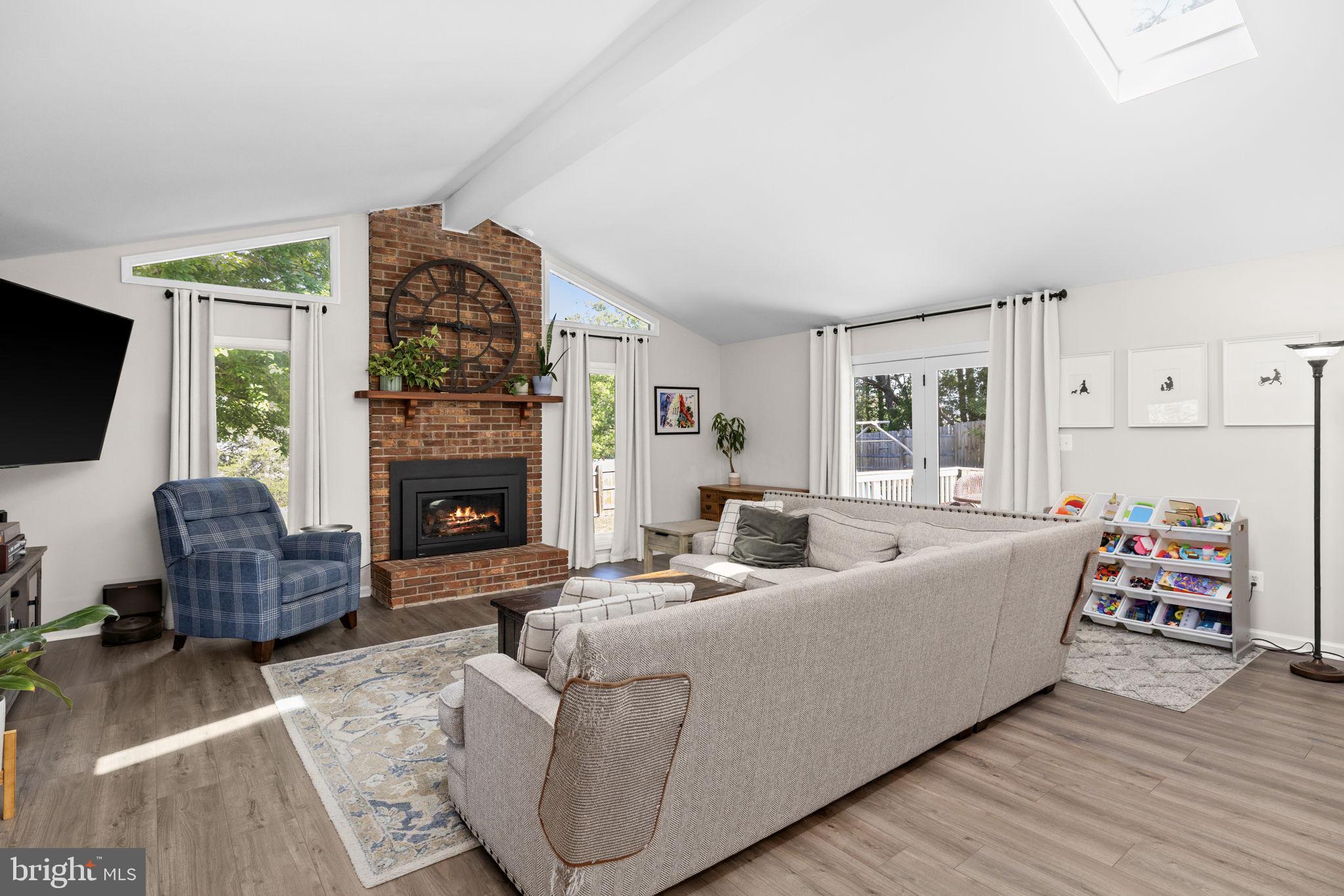 One of a kind property in North Stafford! Fully redone rambler with LV – image 3